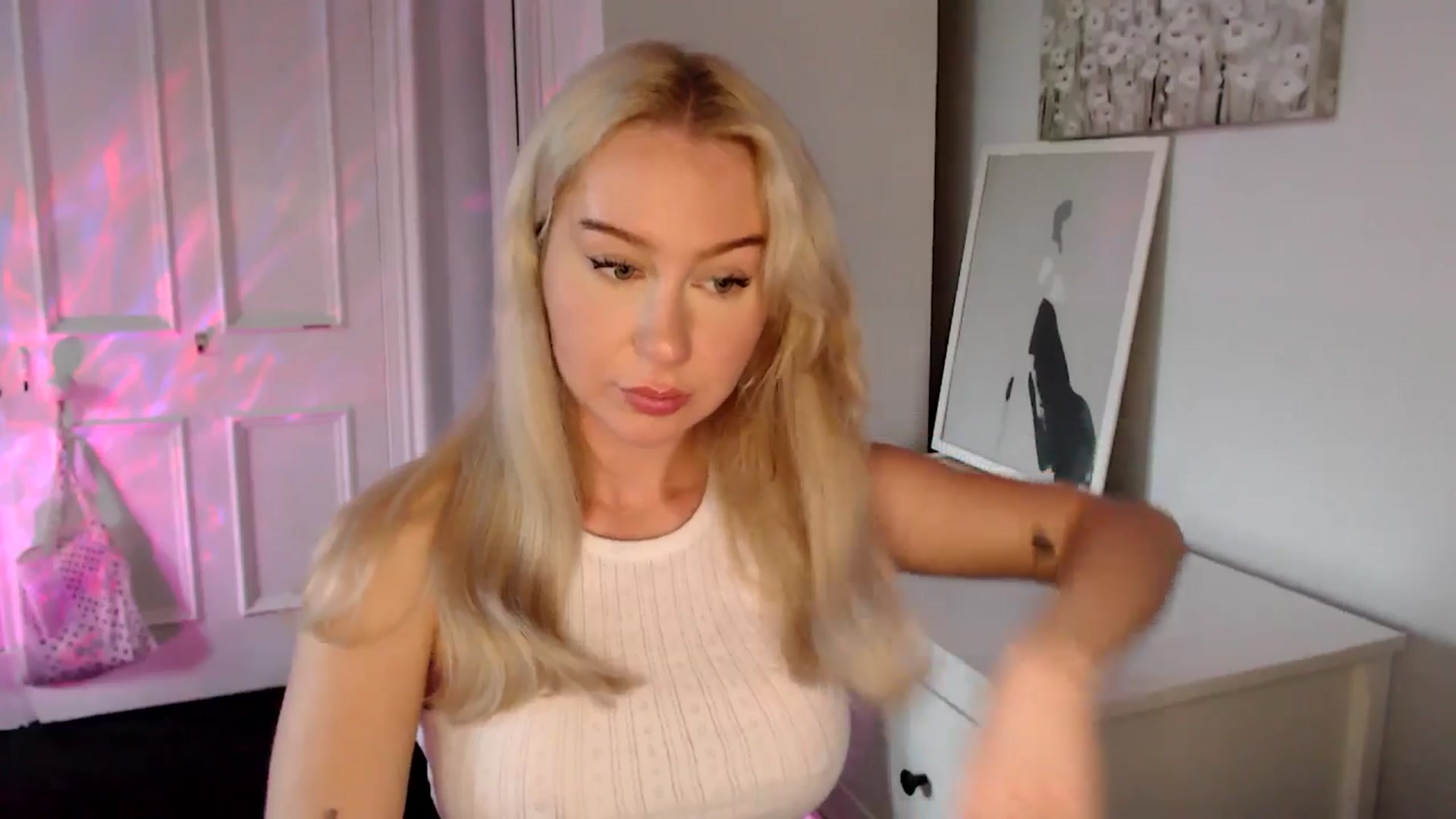 Gallery image thumbnail from British_Cutie's myfreecams stream on, 05/02/2025, 19:27 image 4 of 20