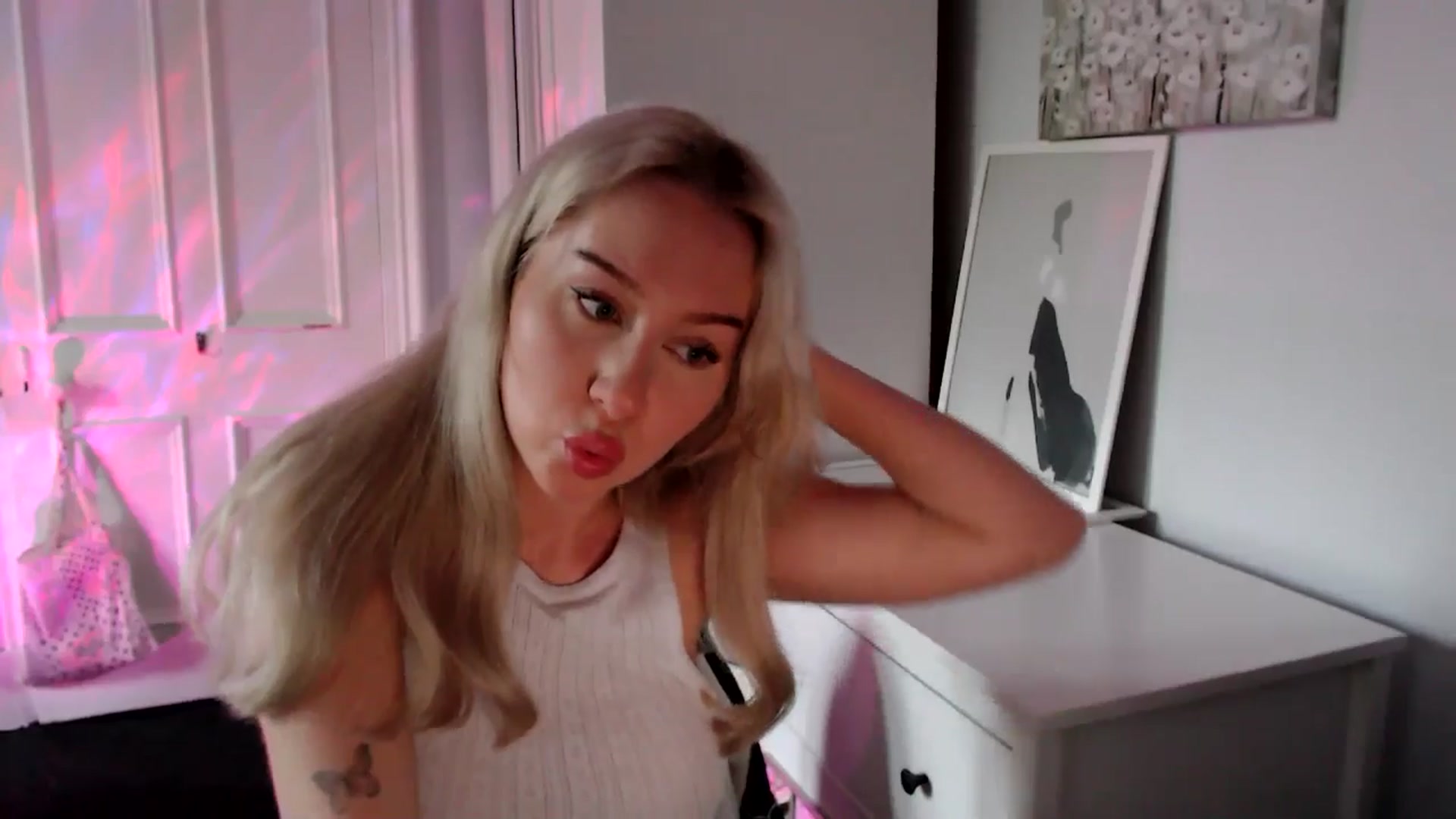 Gallery image thumbnail from British_Cutie's myfreecams stream on, 05/02/2025, 19:27 image 3 of 20