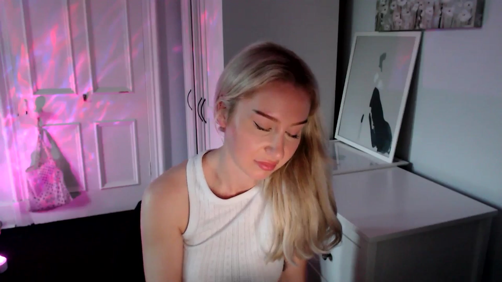 Gallery image thumbnail from British_Cutie's myfreecams stream on, 05/02/2025, 19:27 image 18 of 20