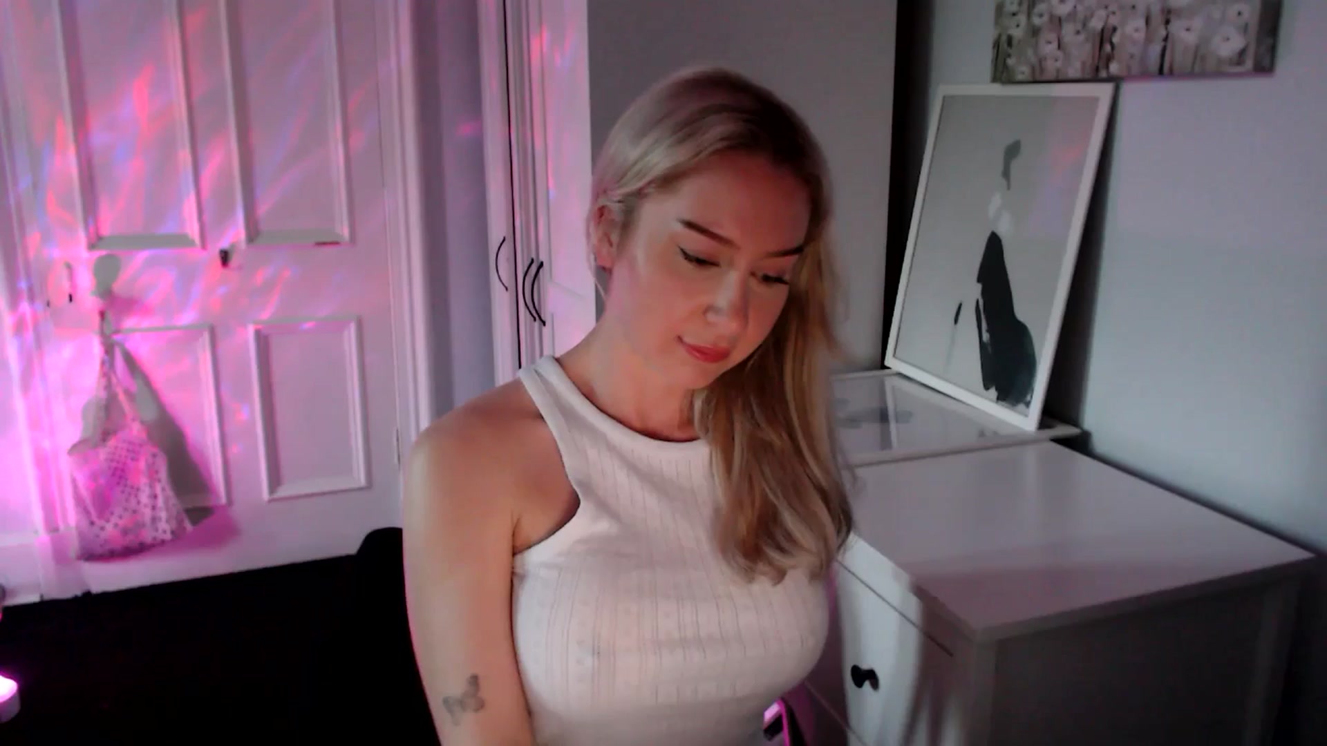 Gallery image thumbnail from British_Cutie's myfreecams stream on, 05/02/2025, 19:27 image 17 of 20