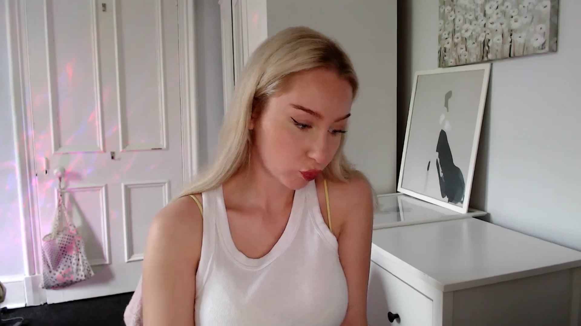 Gallery image thumbnail from British_Cutie's myfreecams stream on, 05/03/2025, 15:56 image 2 of 20