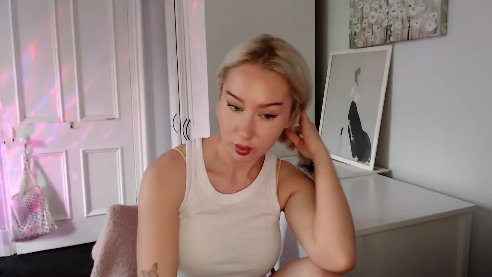 Gallery image thumbnail from British_Cutie's myfreecams stream on, 05/03/2025, 16:25 image 15 of 20