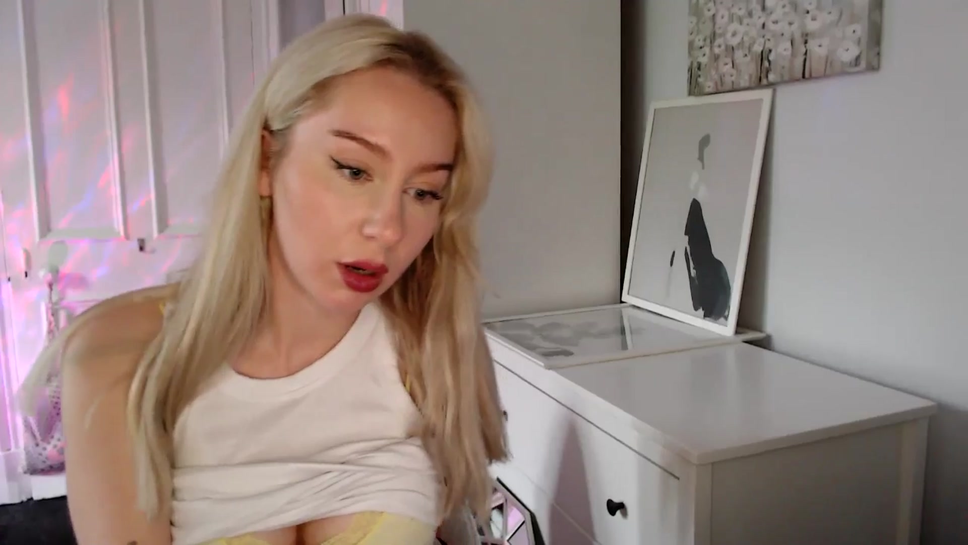 Gallery image thumbnail from British_Cutie's myfreecams stream on, 05/03/2025, 16:25 image 14 of 20