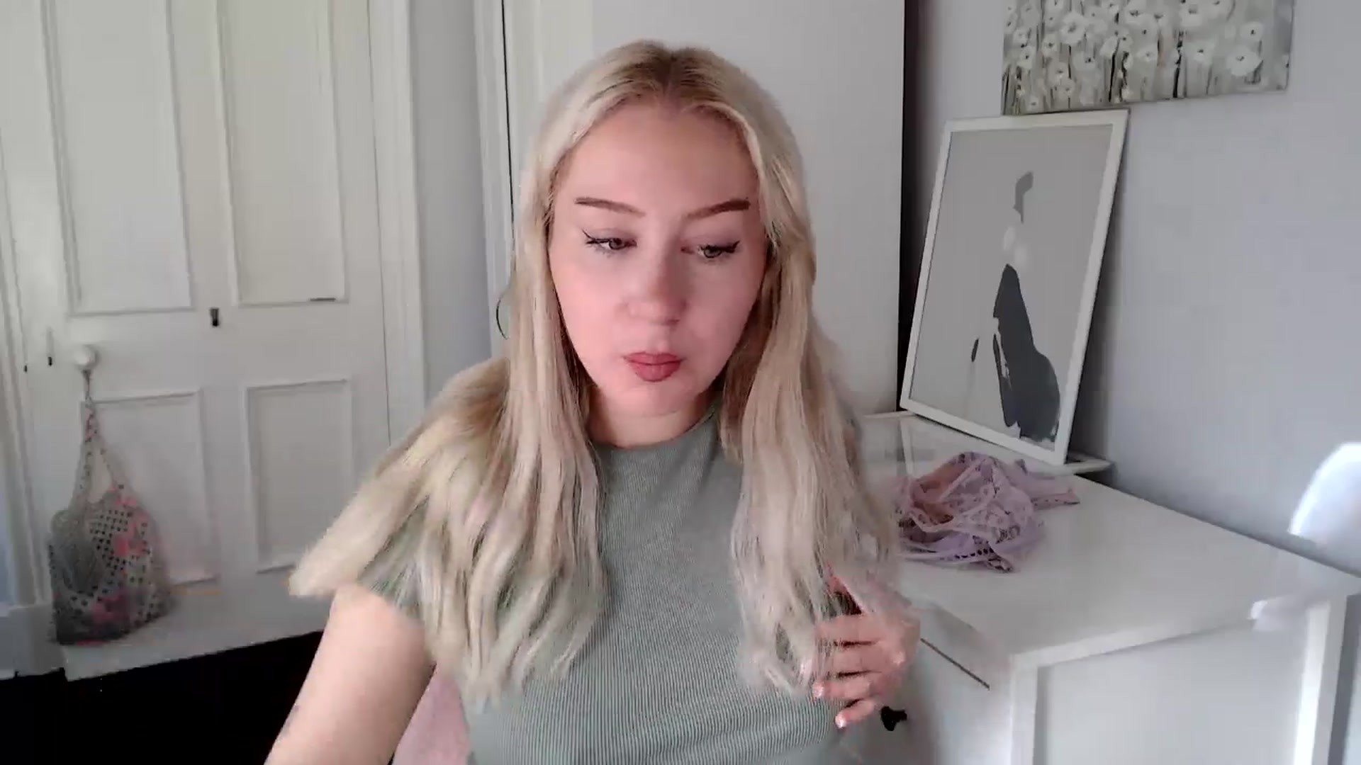 Gallery image thumbnail from British_Cutie's myfreecams stream on, 05/04/2025, 07:24 image 4 of 20