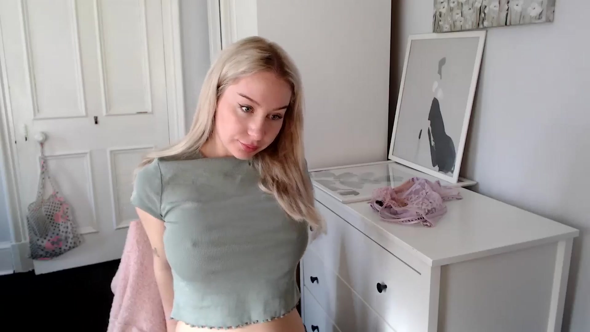 Gallery image thumbnail from British_Cutie's myfreecams stream on, 05/04/2025, 07:24 image 18 of 20