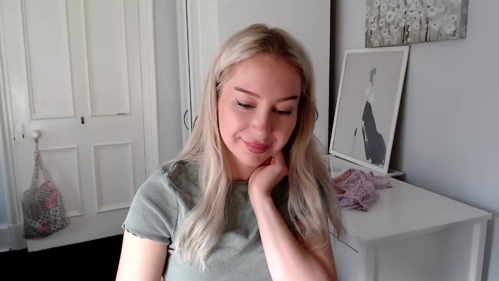 Gallery image thumbnail from British_Cutie's myfreecams stream on, 05/04/2025, 07:24 image 10 of 20