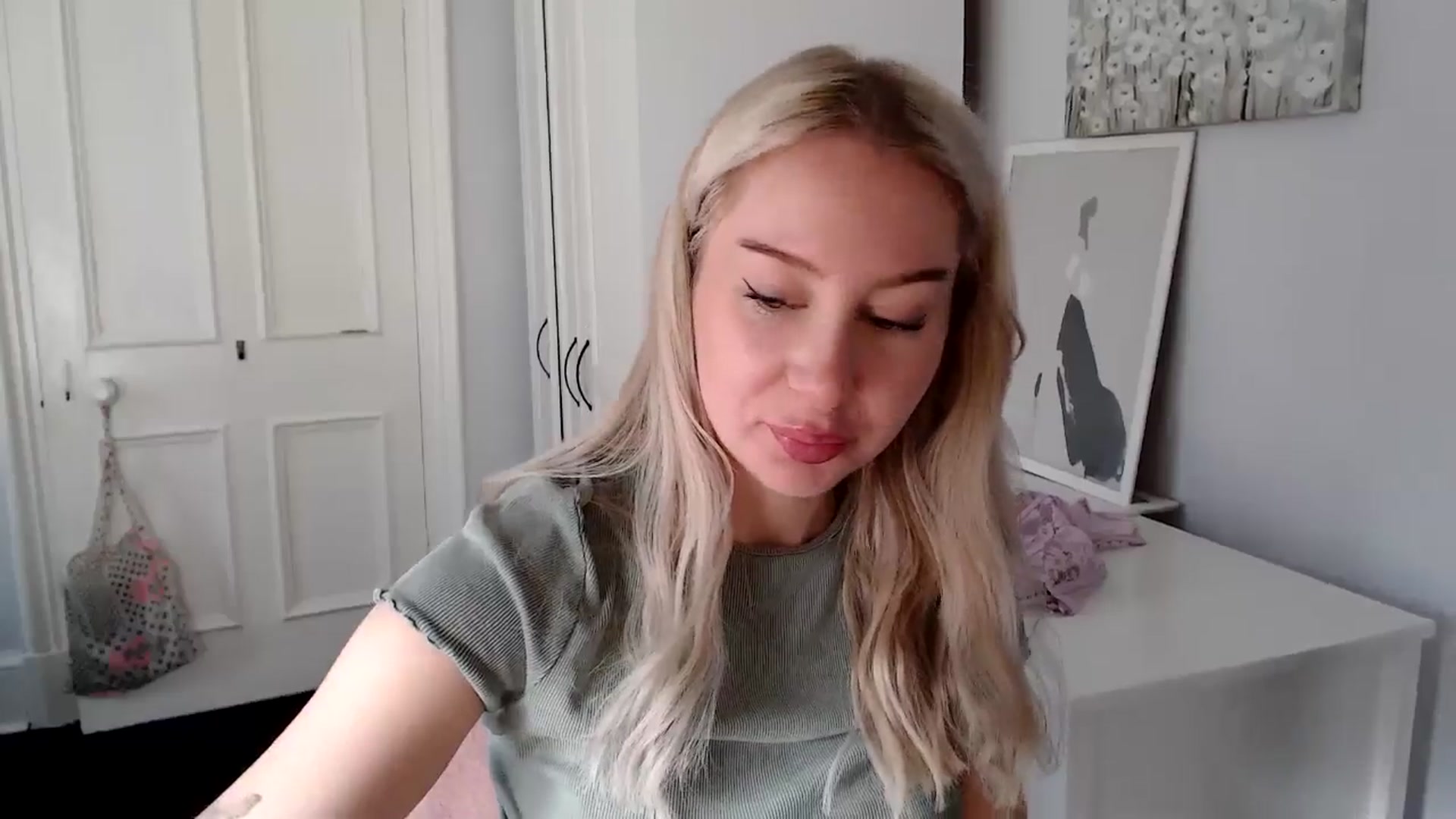 Gallery image thumbnail from British_Cutie's myfreecams stream on, 05/04/2025, 07:24 image 9 of 20