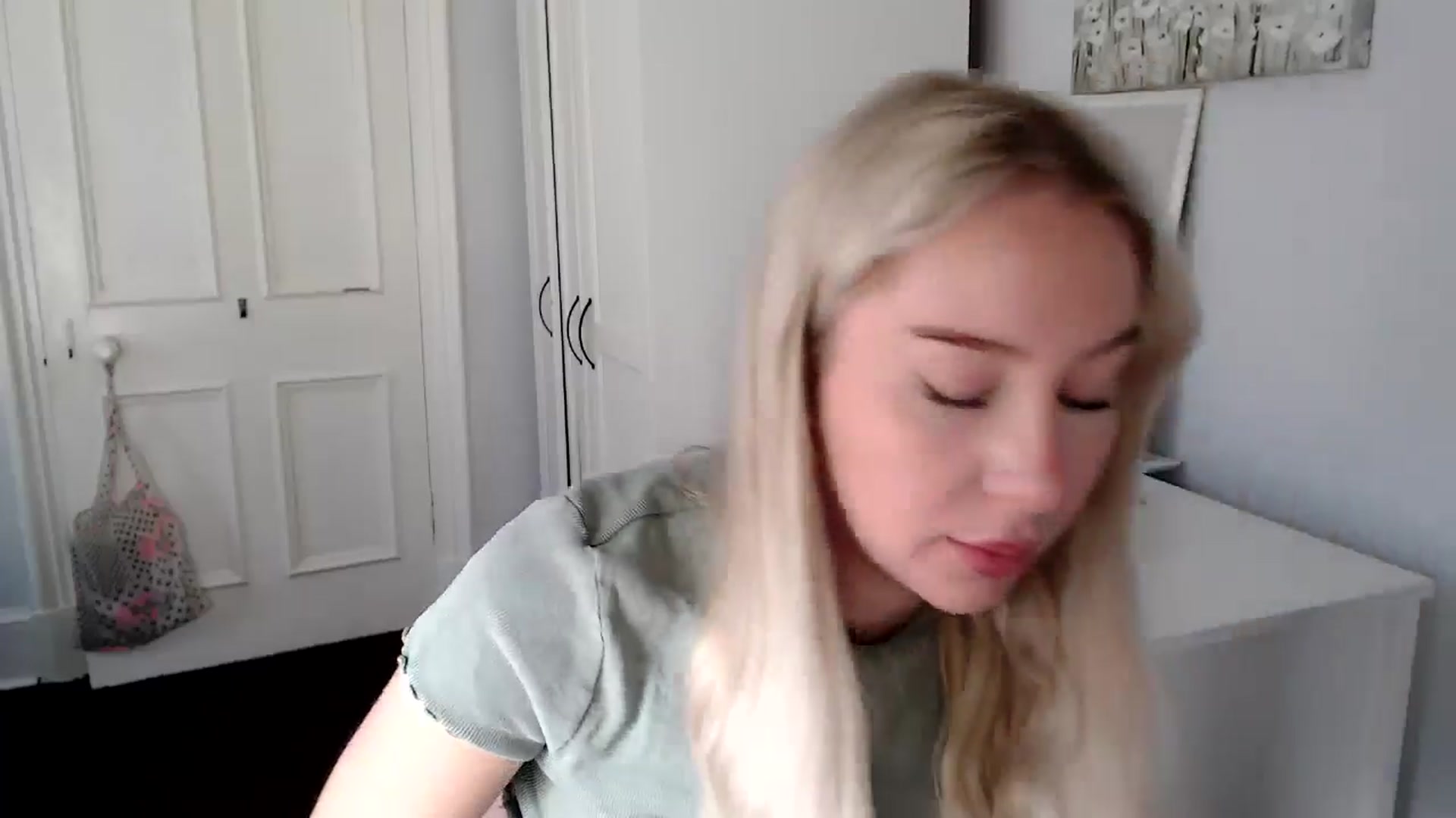 Gallery image thumbnail from British_Cutie's myfreecams stream on, 05/04/2025, 07:24 image 7 of 20