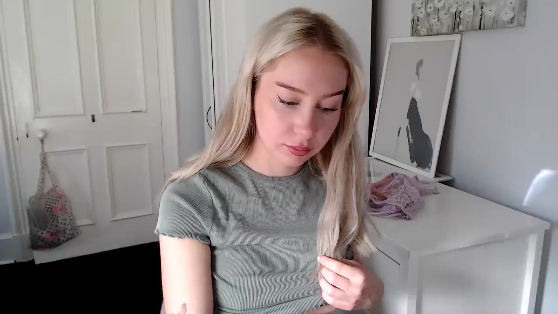 Gallery image thumbnail from British_Cutie's myfreecams stream on, 05/04/2025, 07:24 image 5 of 20