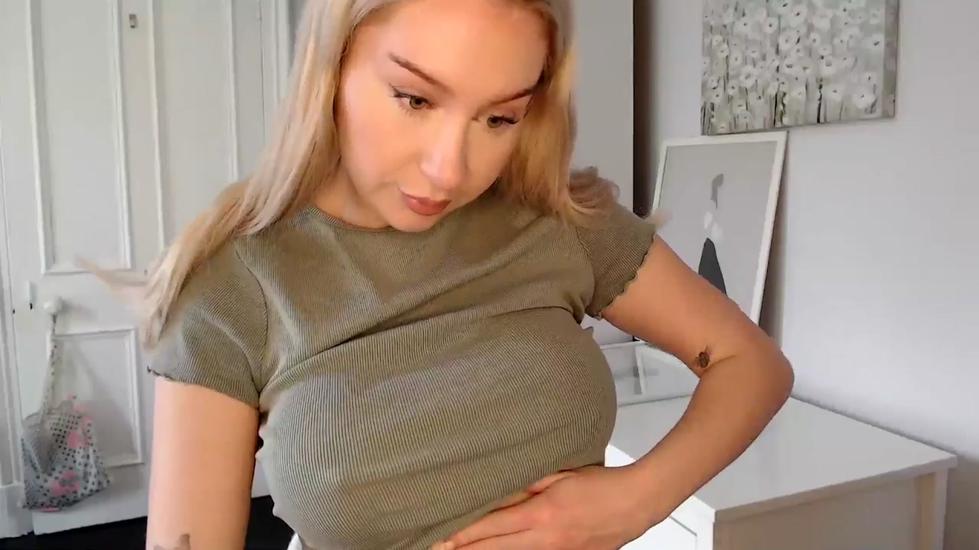 Gallery image thumbnail from British_Cutie's myfreecams stream on, 05/04/2025, 08:28 image 10 of 20