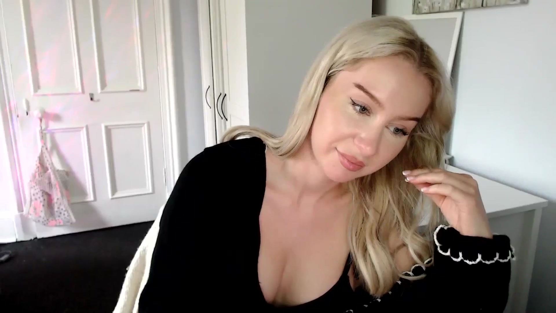 Gallery image thumbnail from British_Cutie's myfreecams stream on, 05/04/2025, 16:03 image 6 of 20