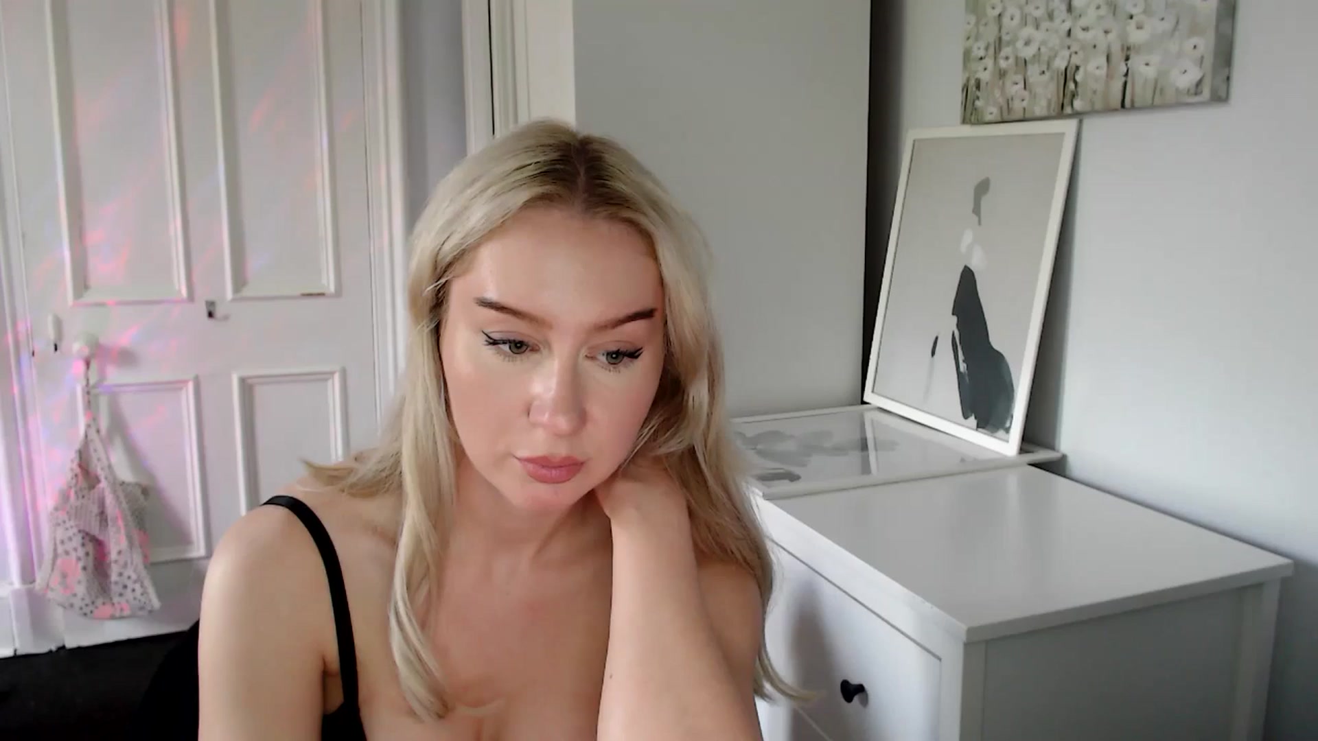 Gallery image thumbnail from British_Cutie's myfreecams stream on, 05/04/2025, 16:03 image 18 of 20