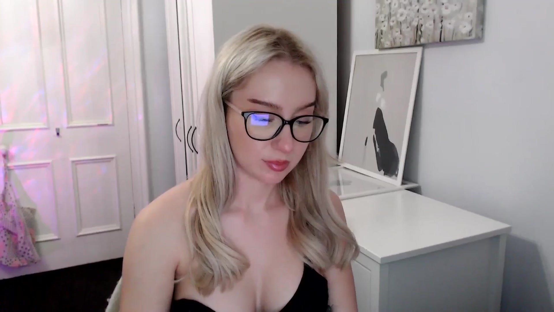Gallery image thumbnail from British_Cutie's myfreecams stream on, 05/04/2025, 20:05 image 14 of 20