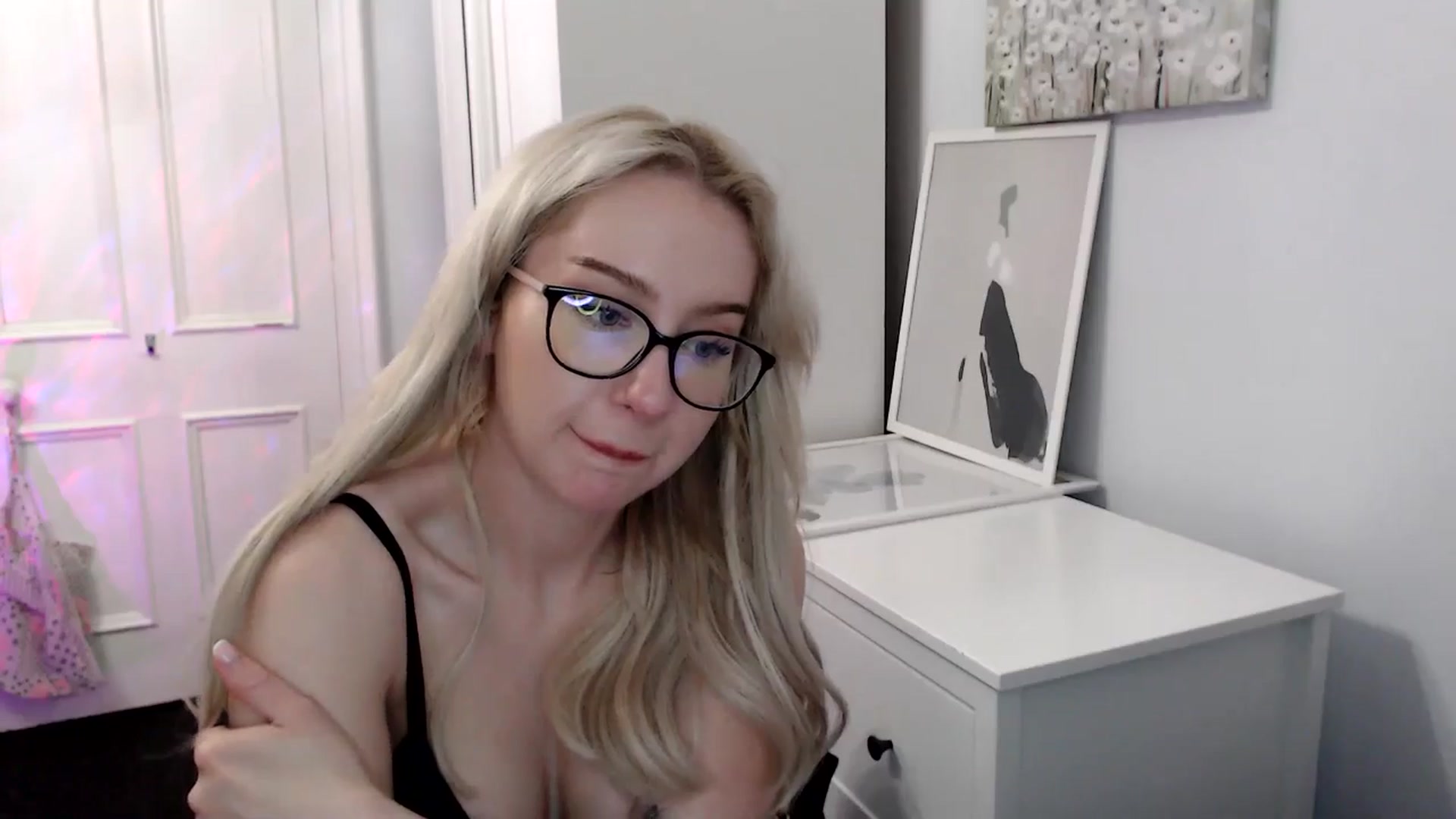 Gallery image thumbnail from British_Cutie's myfreecams stream on, 05/04/2025, 20:05 image 19 of 20