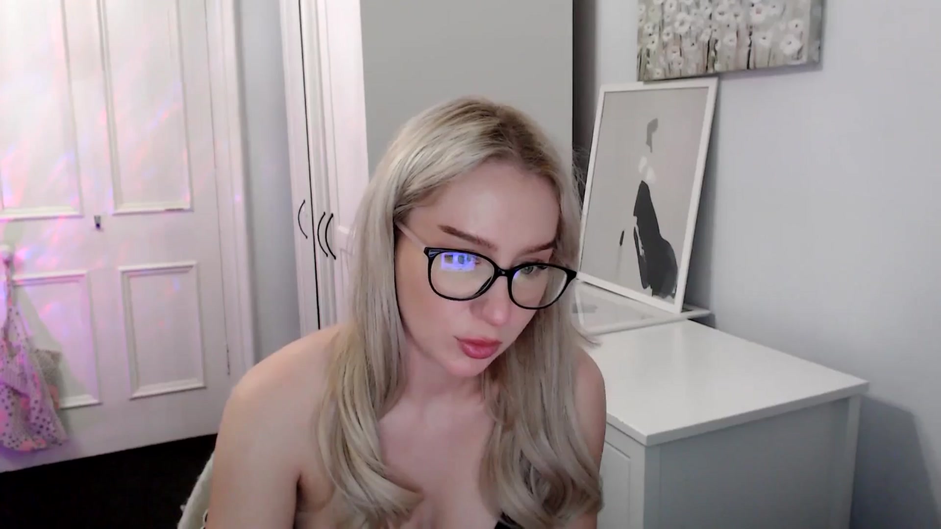 Gallery image thumbnail from British_Cutie's myfreecams stream on, 05/04/2025, 20:05 image 15 of 20