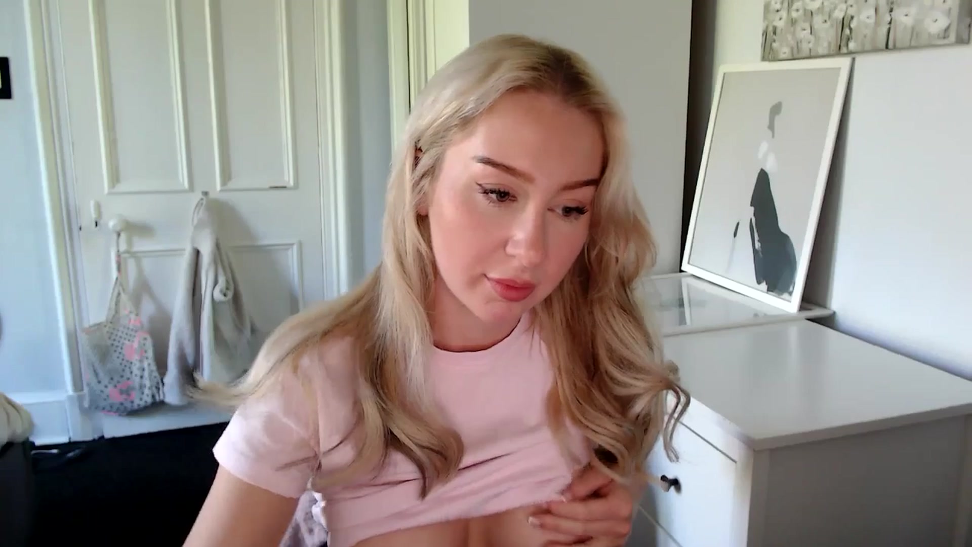 Gallery image thumbnail from British_Cutie's myfreecams stream on, 05/05/2025, 15:09 image 14 of 20