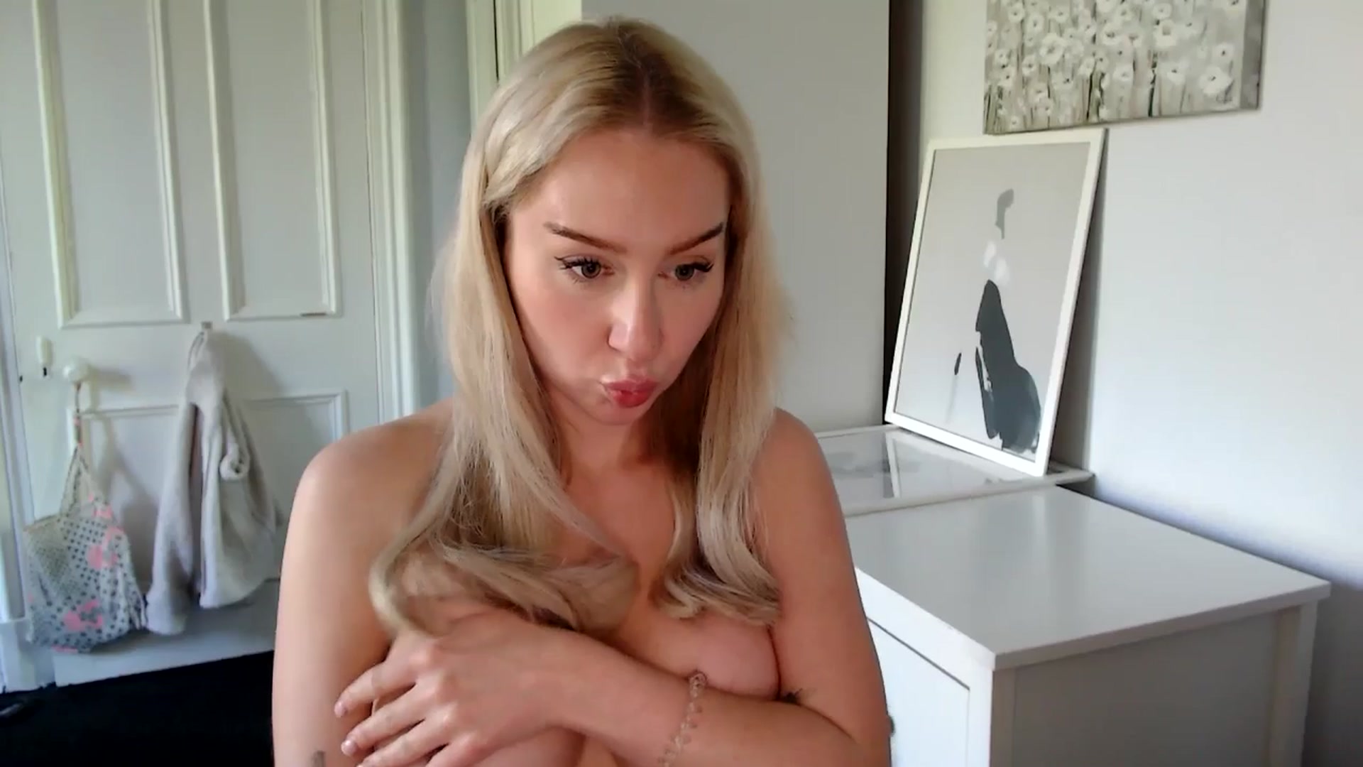 Gallery image thumbnail from British_Cutie's myfreecams stream on, 05/05/2025, 16:02 image 12 of 20