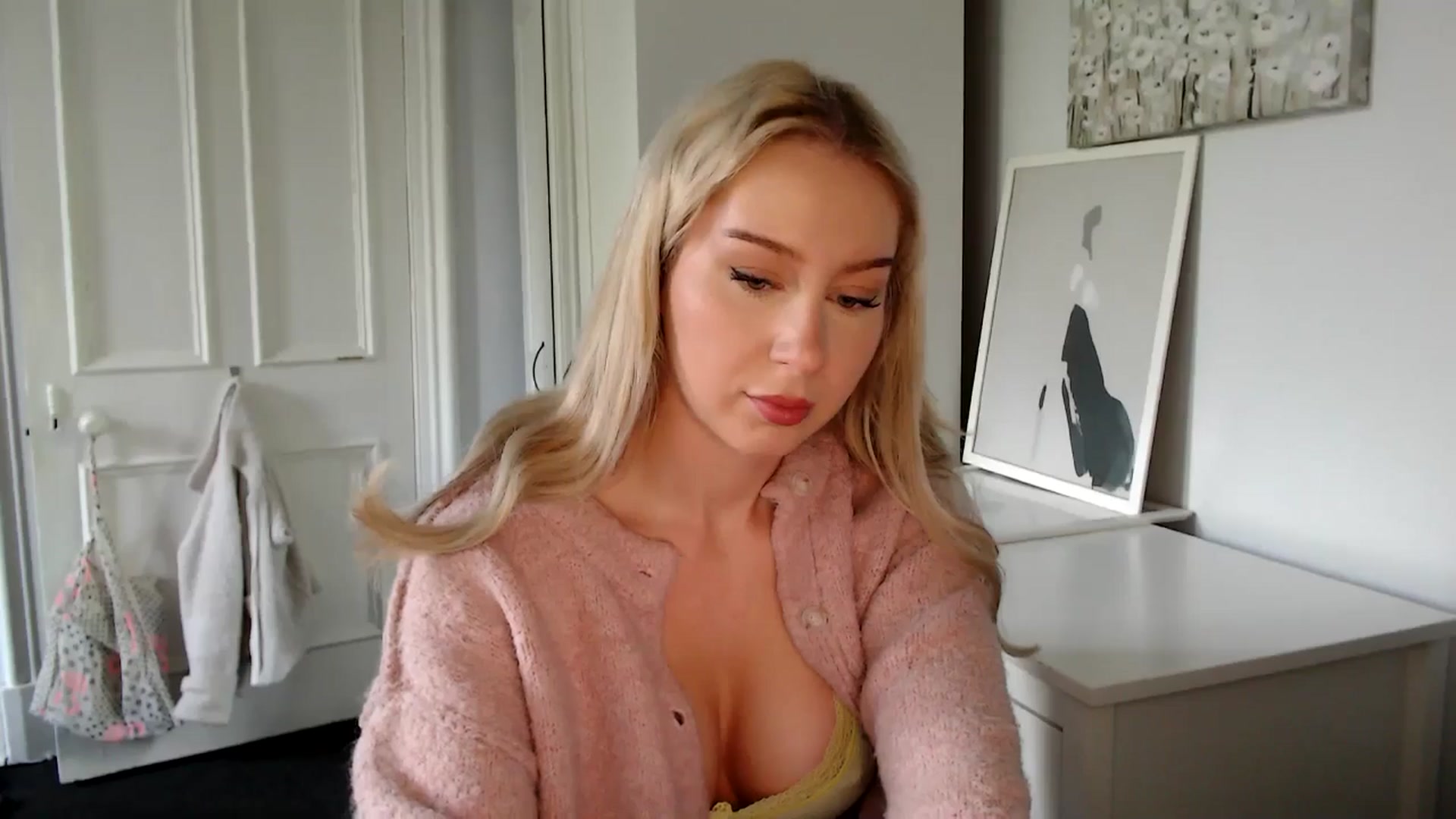 Gallery image thumbnail from British_Cutie's myfreecams stream on, 05/06/2025, 17:44 image 4 of 20