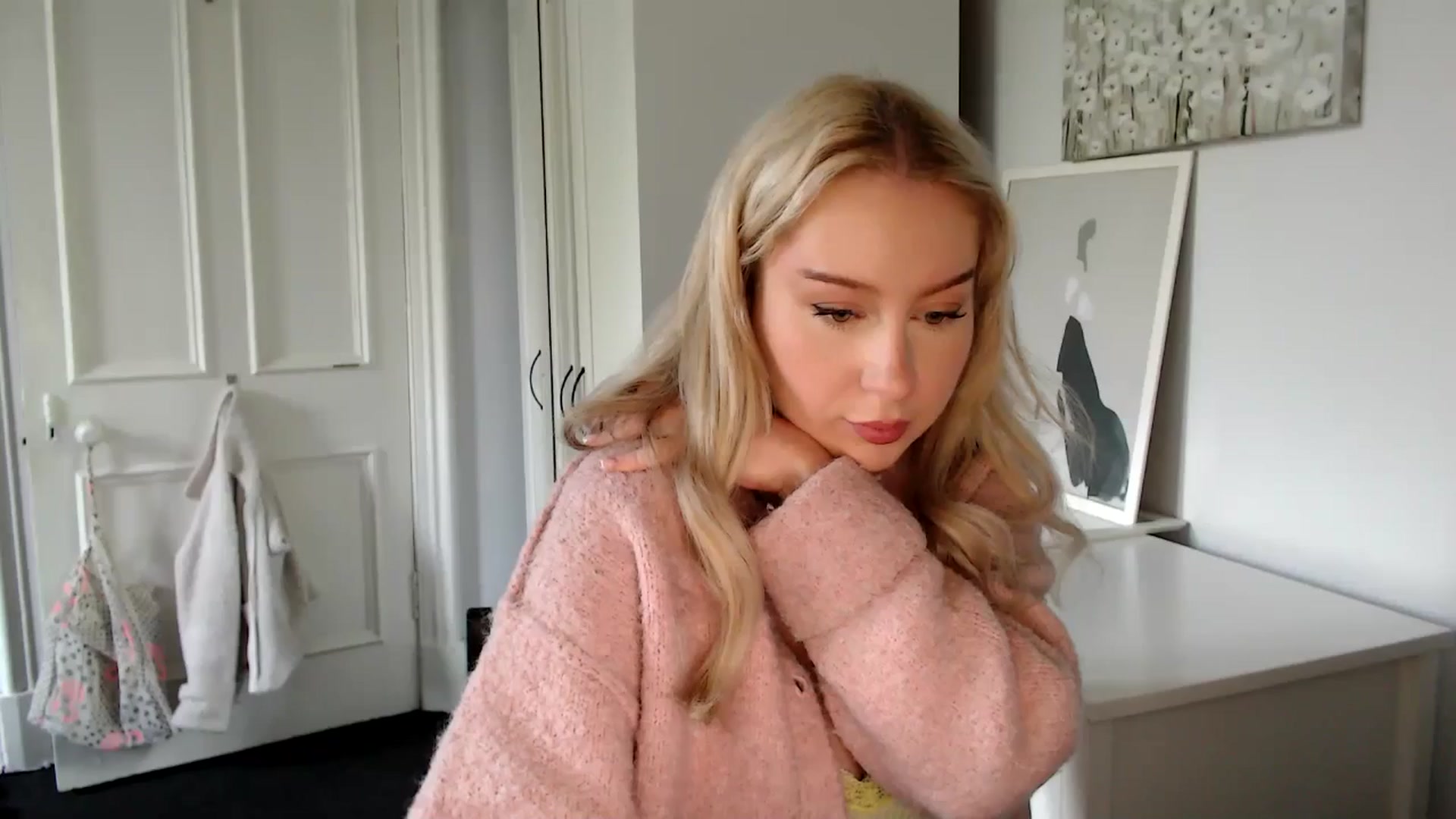 Gallery image thumbnail from British_Cutie's myfreecams stream on, 05/06/2025, 17:44 image 13 of 20