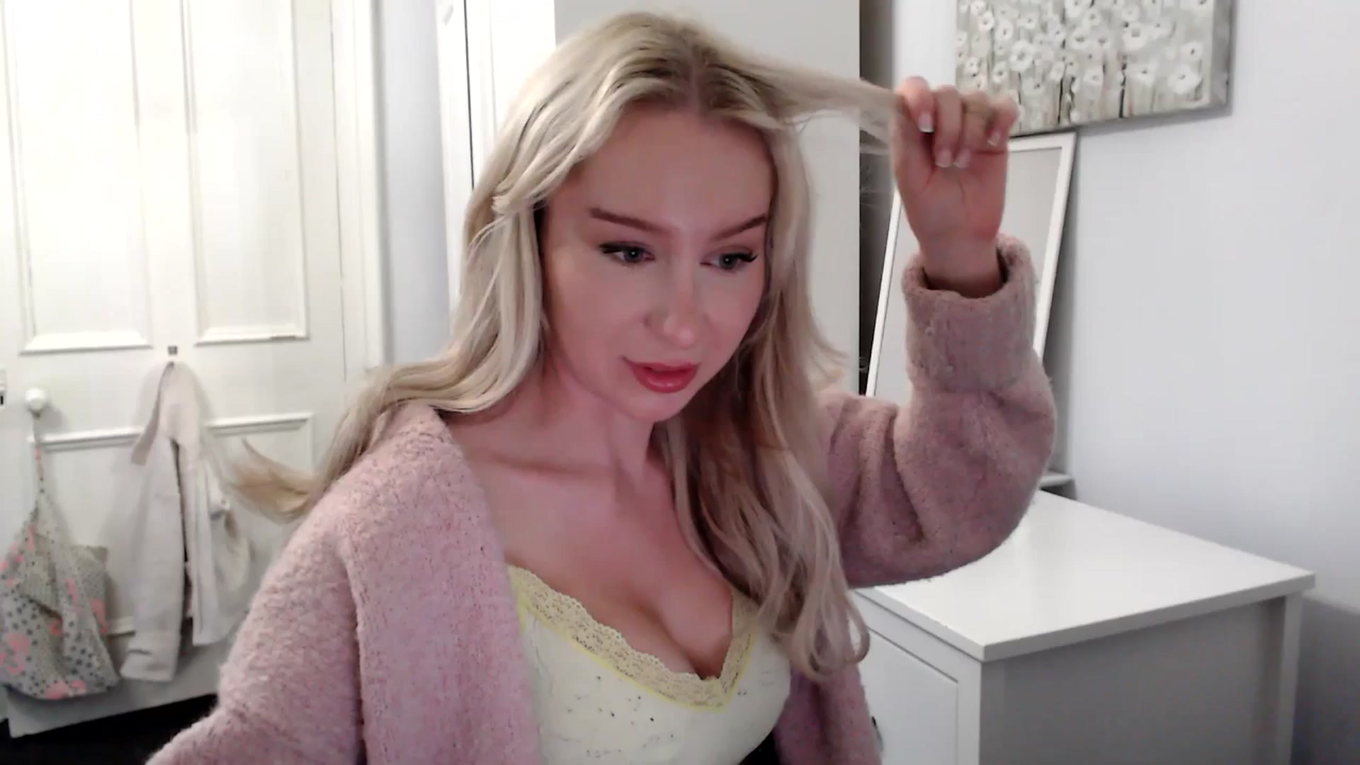 Gallery image thumbnail from British_Cutie's myfreecams stream on, 05/06/2025, 20:08 image 13 of 20