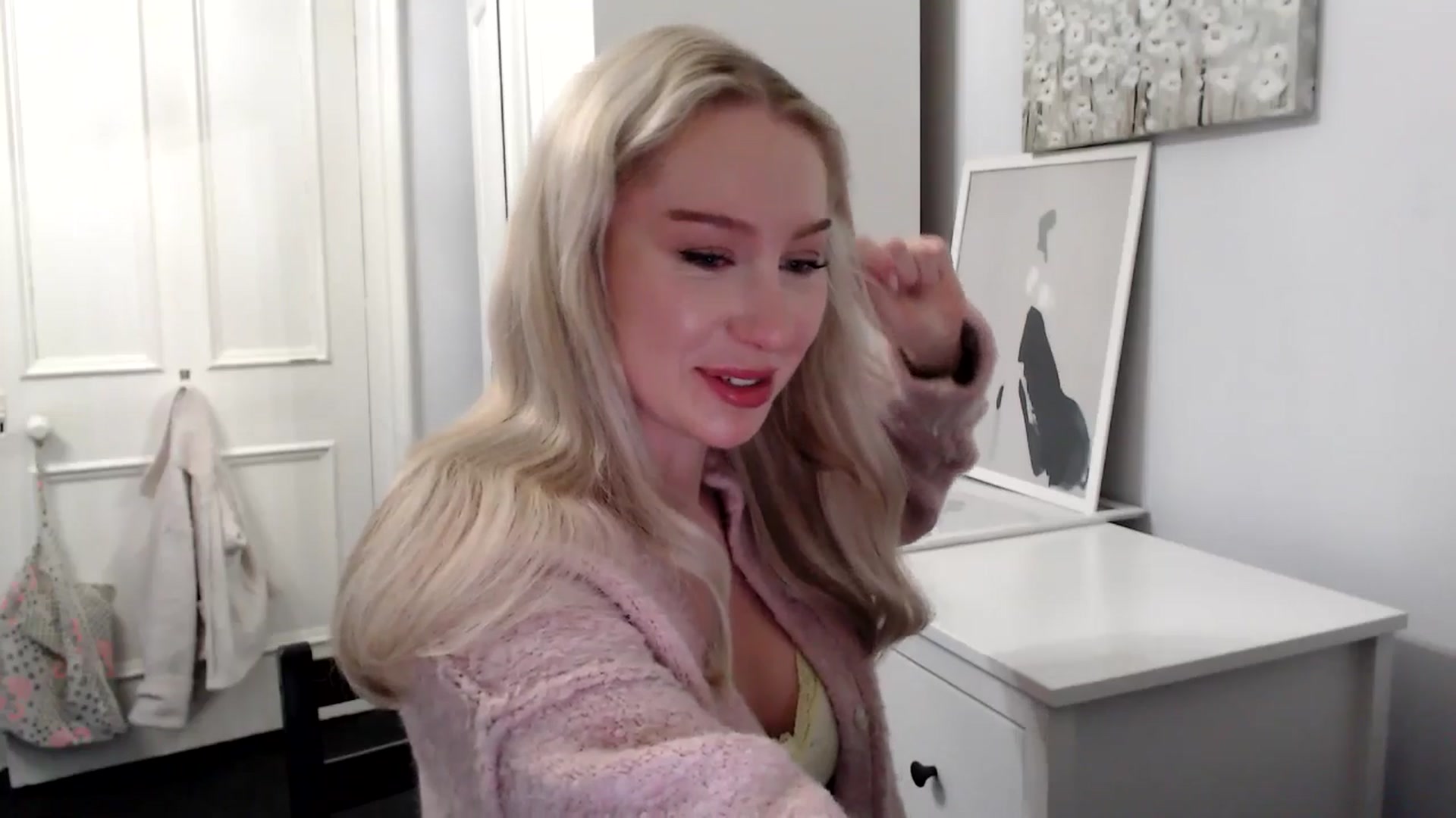 Gallery image thumbnail from British_Cutie's myfreecams stream on, 05/06/2025, 20:08 image 16 of 20