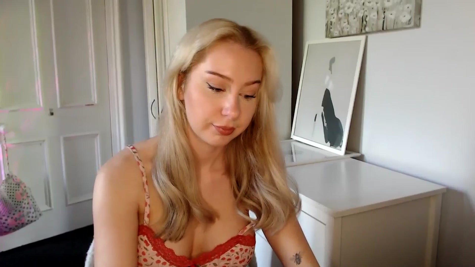 Gallery image thumbnail from British_Cutie's myfreecams stream on, 05/08/2025, 16:58 image 9 of 20