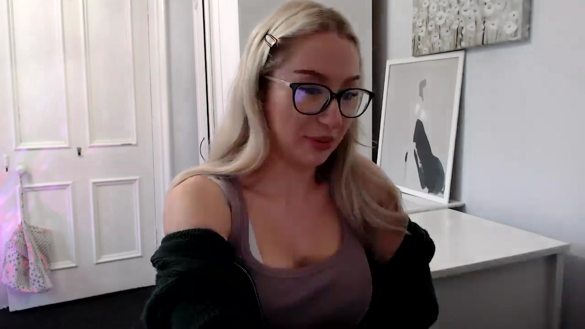 Gallery image thumbnail from British_Cutie's myfreecams stream on, 05/12/2025, 20:08 image 2 of 20