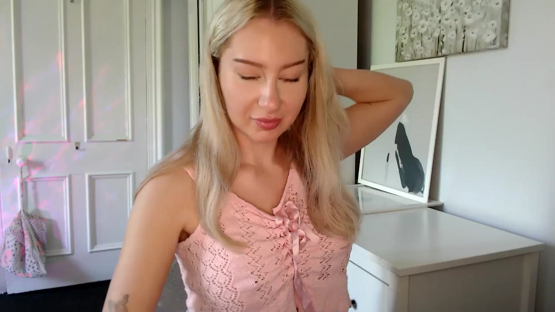 Gallery image thumbnail from British_Cutie's myfreecams stream on, 05/13/2025, 12:32 image 9 of 20