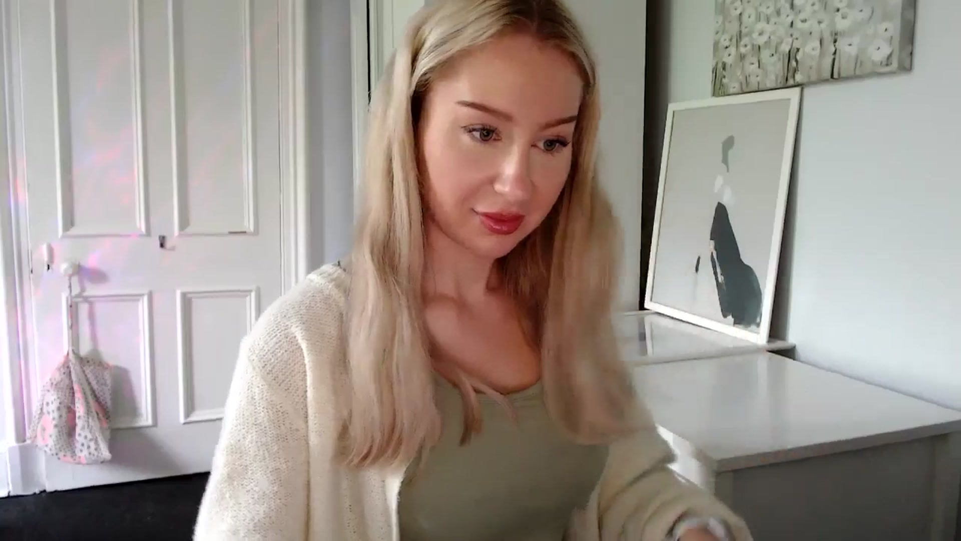 Gallery image thumbnail from British_Cutie's myfreecams stream on, 05/13/2025, 14:29 image 6 of 20