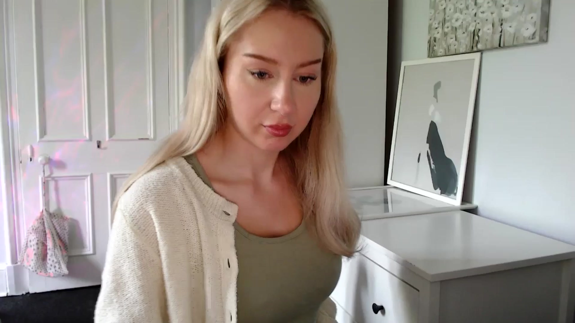 Gallery image thumbnail from British_Cutie's myfreecams stream on, 05/13/2025, 14:29 image 4 of 20