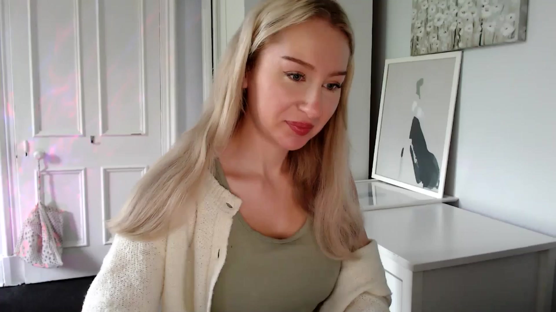 Gallery image thumbnail from British_Cutie's myfreecams stream on, 05/13/2025, 14:29 image 7 of 20