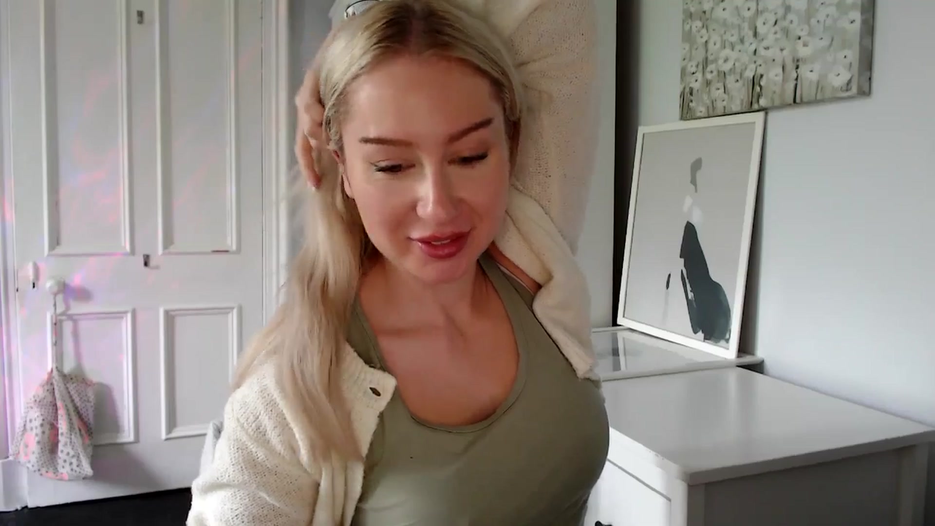 Gallery image thumbnail from British_Cutie's myfreecams stream on, 05/13/2025, 14:29 image 11 of 20