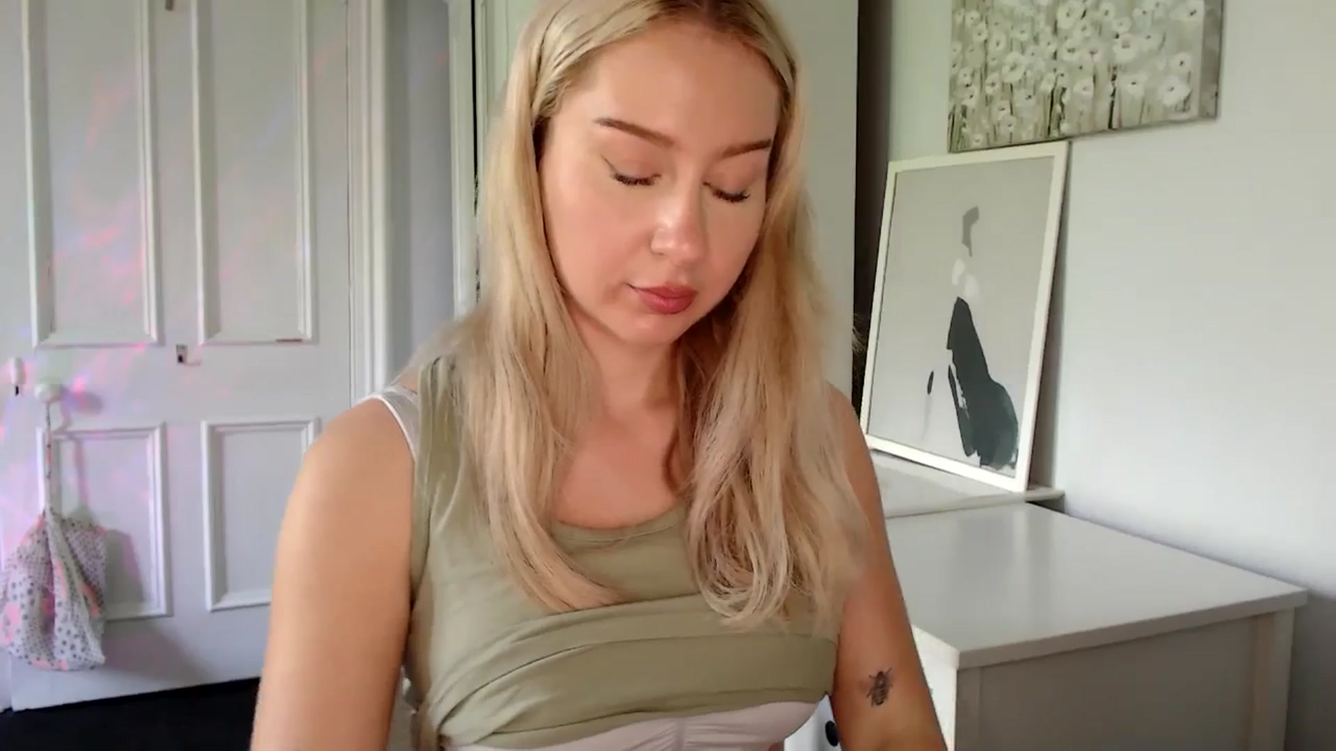Gallery image thumbnail from British_Cutie's myfreecams stream on, 05/13/2025, 15:05 image 10 of 20