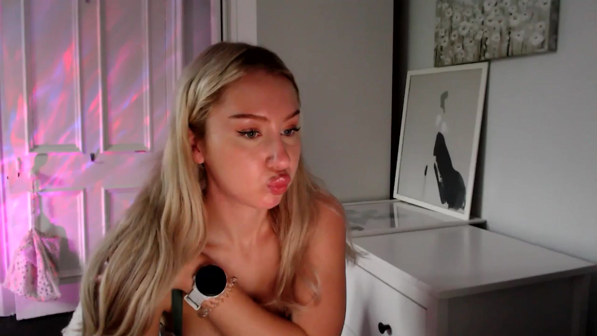 Gallery image thumbnail from British_Cutie's myfreecams stream on, 05/13/2025, 18:28 image 16 of 20