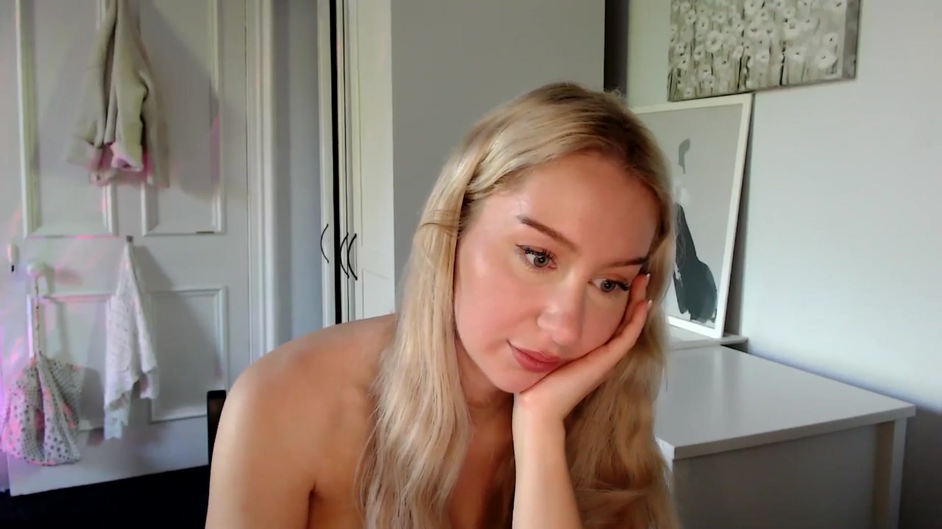 Gallery image thumbnail from British_Cutie's myfreecams stream on, 05/14/2025, 16:30 image 16 of 20