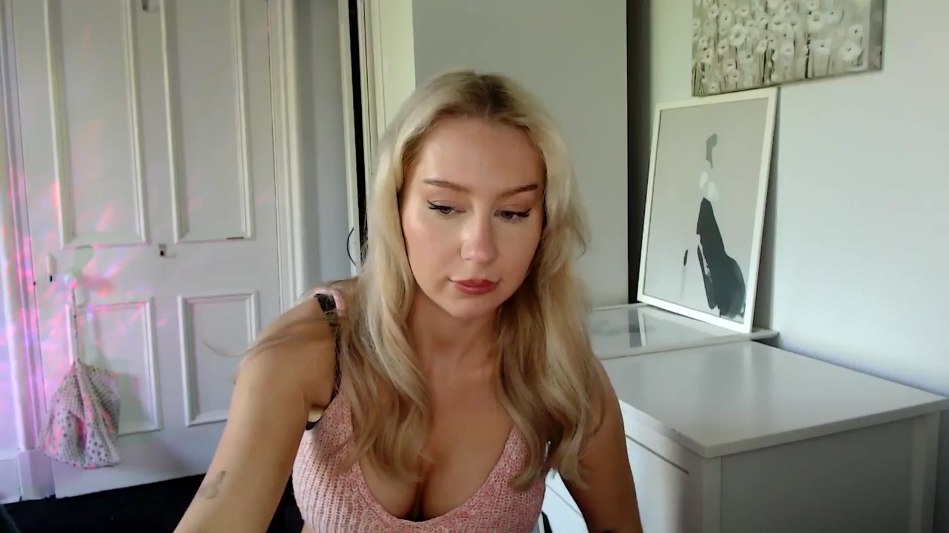 Gallery image thumbnail from British_Cutie's myfreecams stream on, 05/15/2025, 16:50 image 4 of 20
