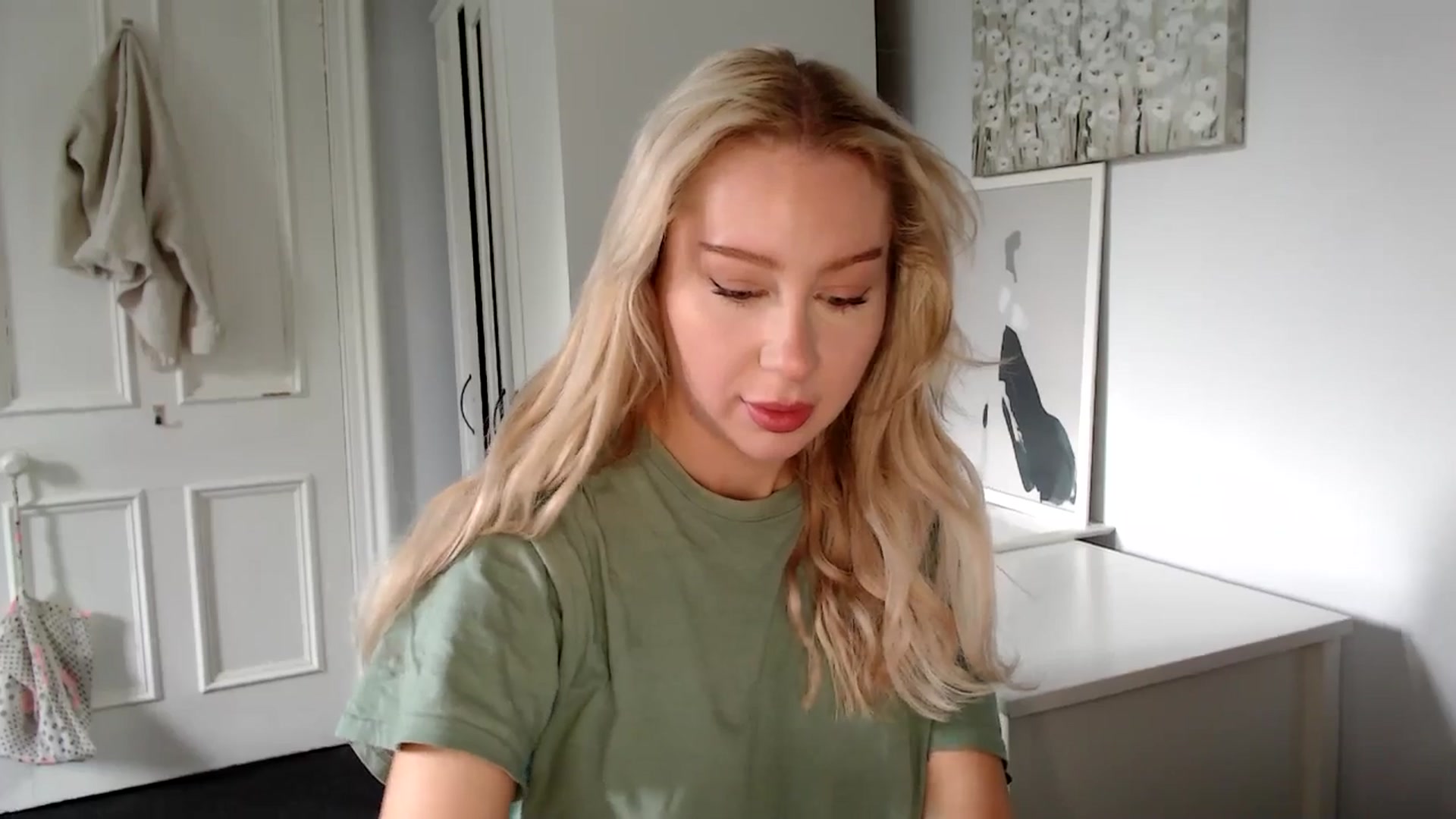 Gallery image thumbnail from British_Cutie's myfreecams stream on, 05/19/2025, 08:36 image 3 of 20