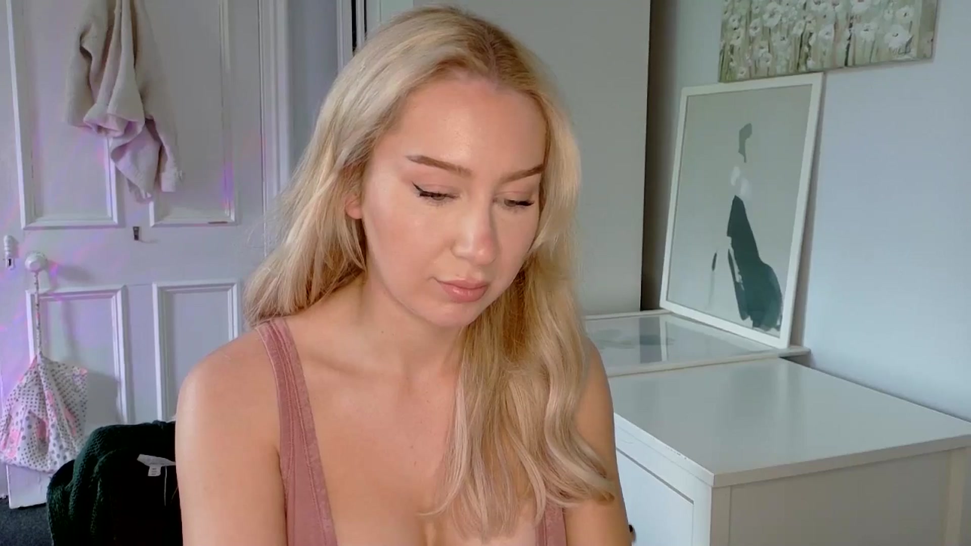 Gallery image thumbnail from British_Cutie's myfreecams stream on, 05/20/2025, 16:19 image 7 of 20