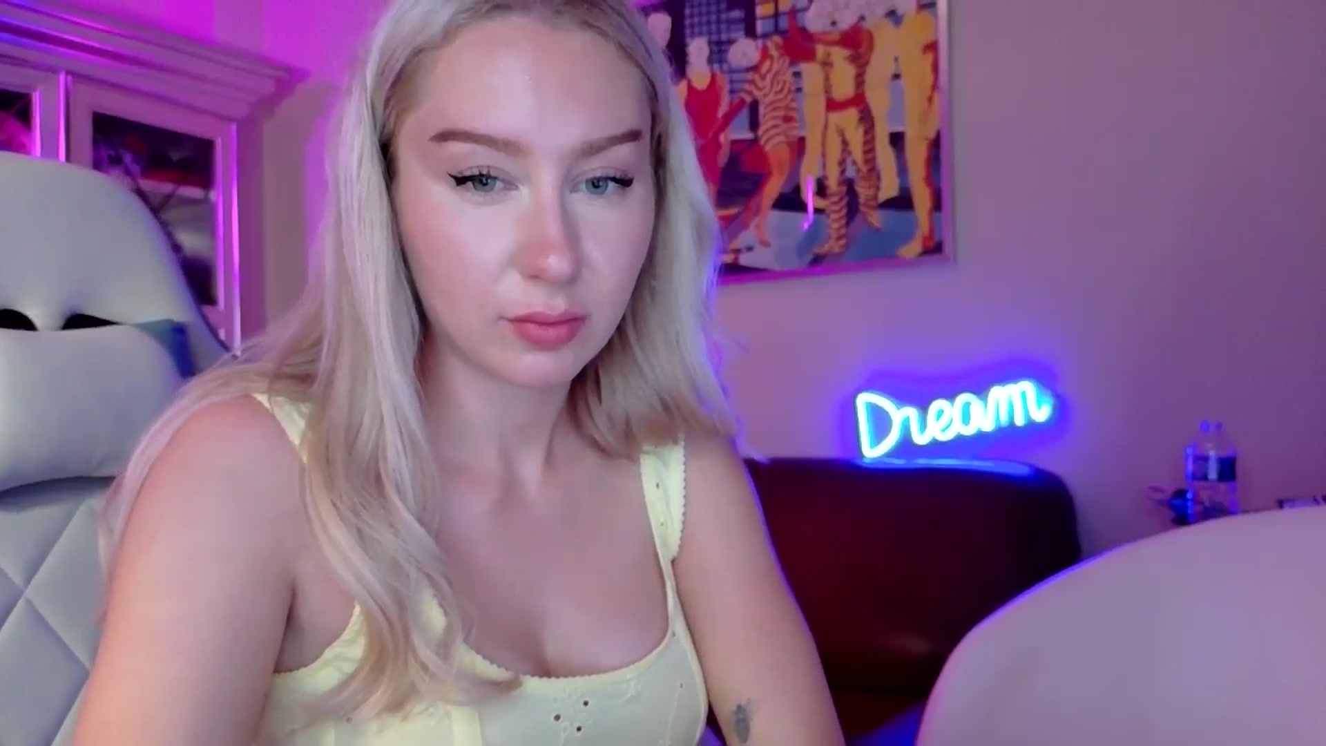Gallery image thumbnail from British_Cutie's myfreecams stream on, 05/21/2025, 20:36 image 15 of 20