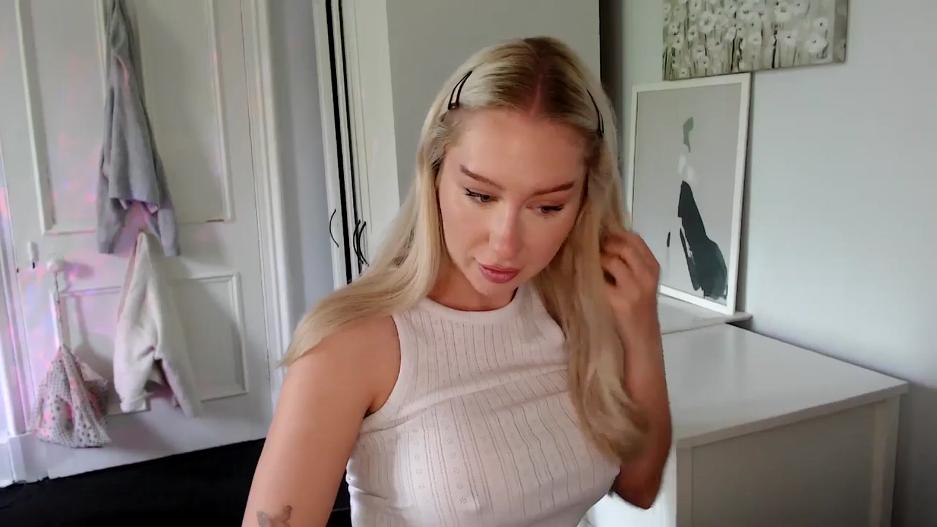 Gallery image thumbnail from British_Cutie's myfreecams stream on, 05/27/2025, 14:40 image 18 of 20