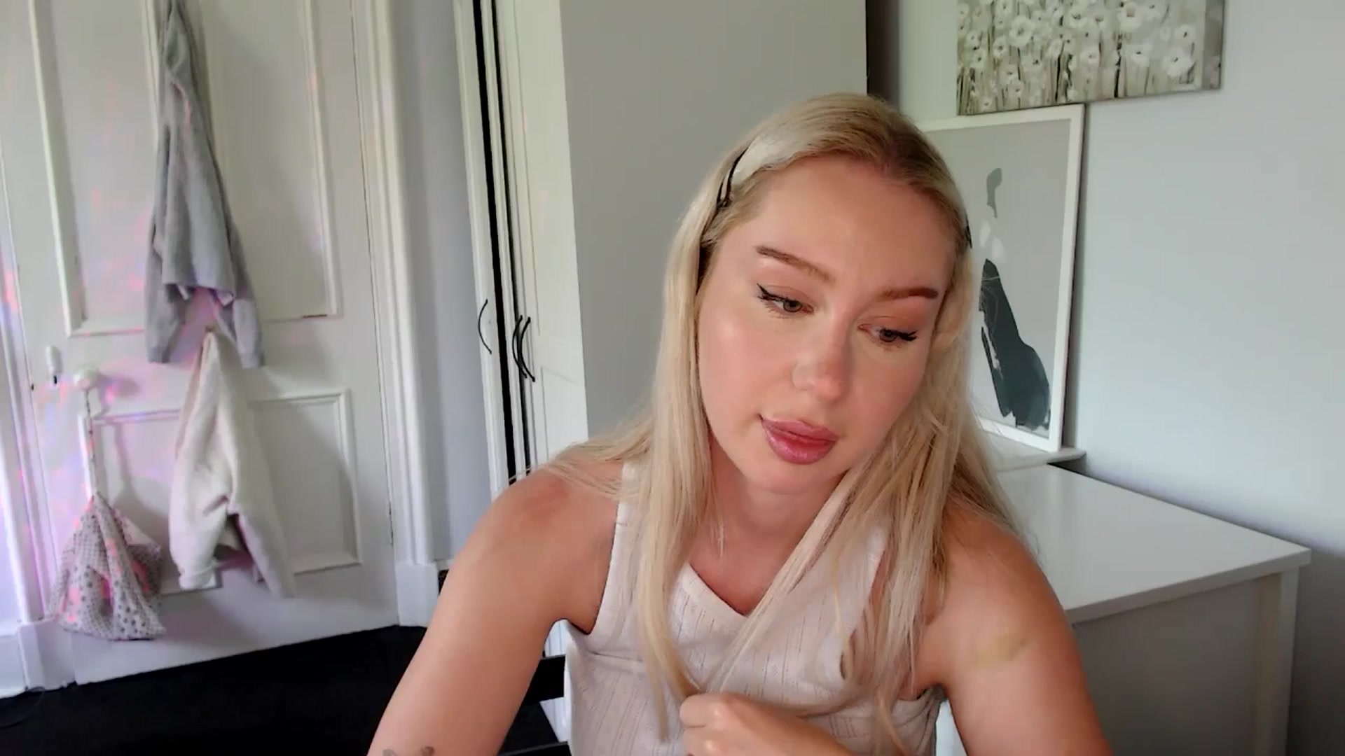 Gallery image thumbnail from British_Cutie's myfreecams stream on, 05/27/2025, 14:40 image 13 of 20
