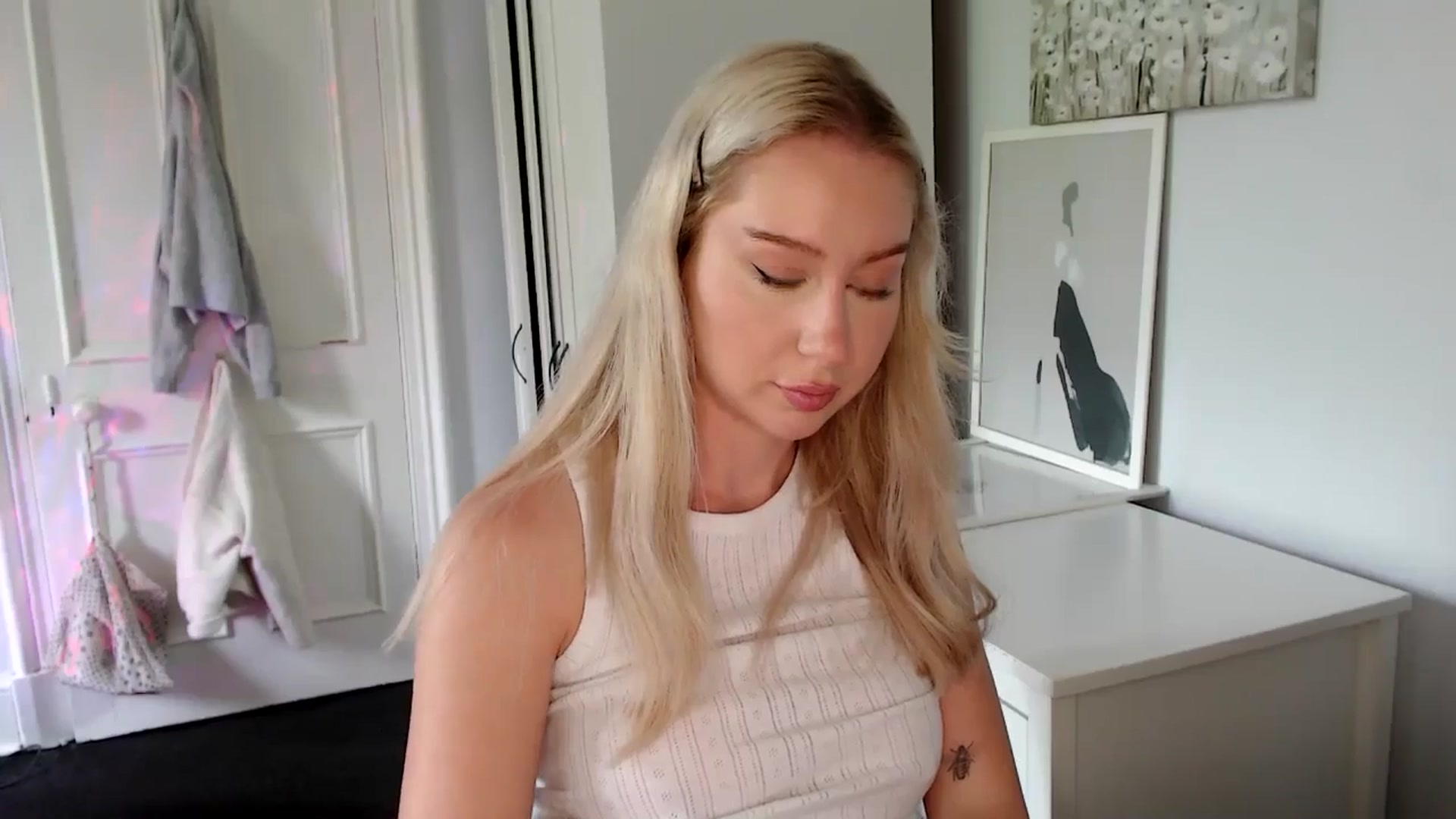 Gallery image thumbnail from British_Cutie's myfreecams stream on, 05/27/2025, 14:40 image 17 of 20