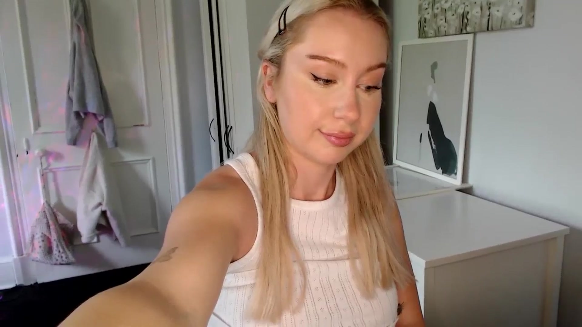 Gallery image thumbnail from British_Cutie's myfreecams stream on, 05/27/2025, 14:40 image 11 of 20
