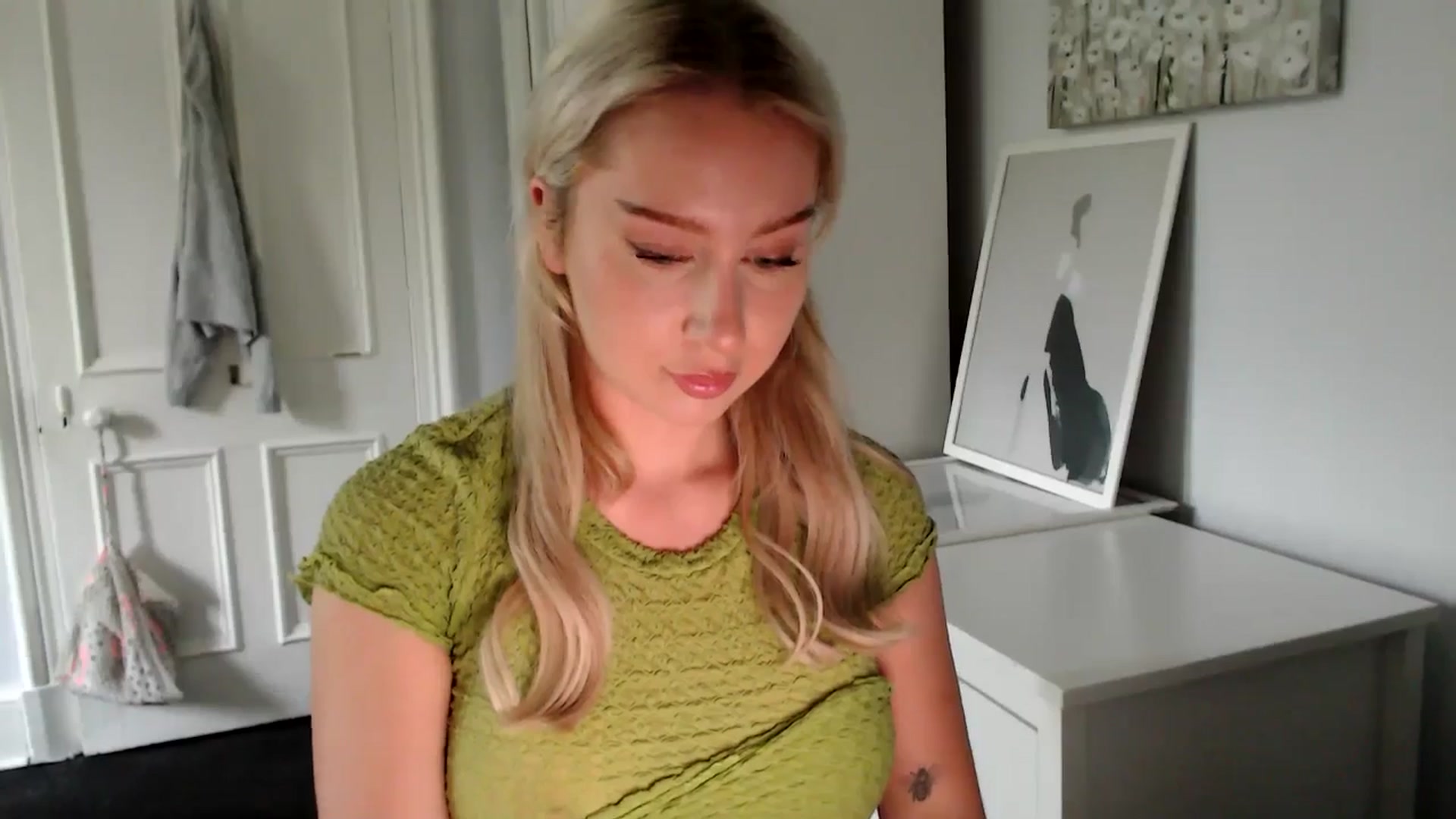 Gallery image thumbnail from British_Cutie's myfreecams stream on, 05/28/2025, 19:15 image 14 of 20