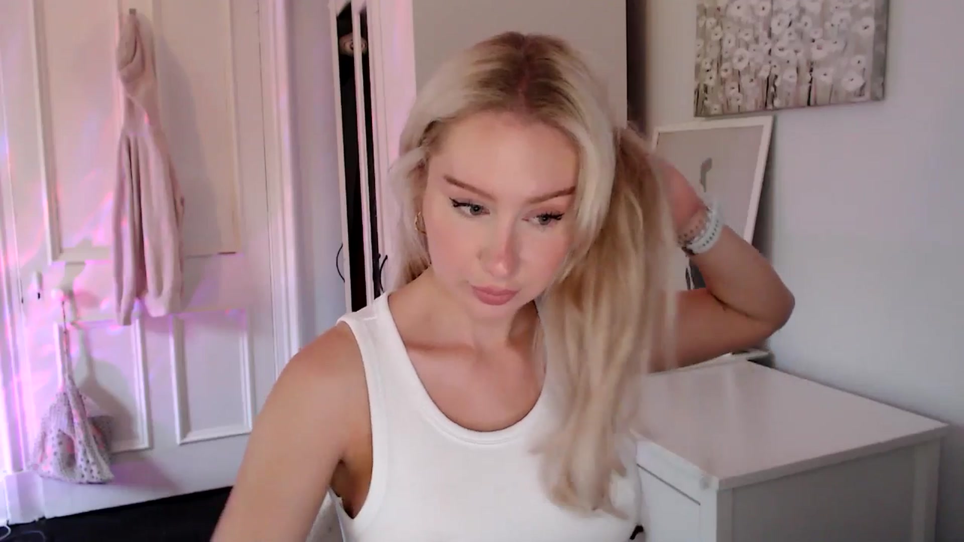 Gallery image thumbnail from British_Cutie's myfreecams stream on, 05/31/2025, 18:20 image 14 of 20