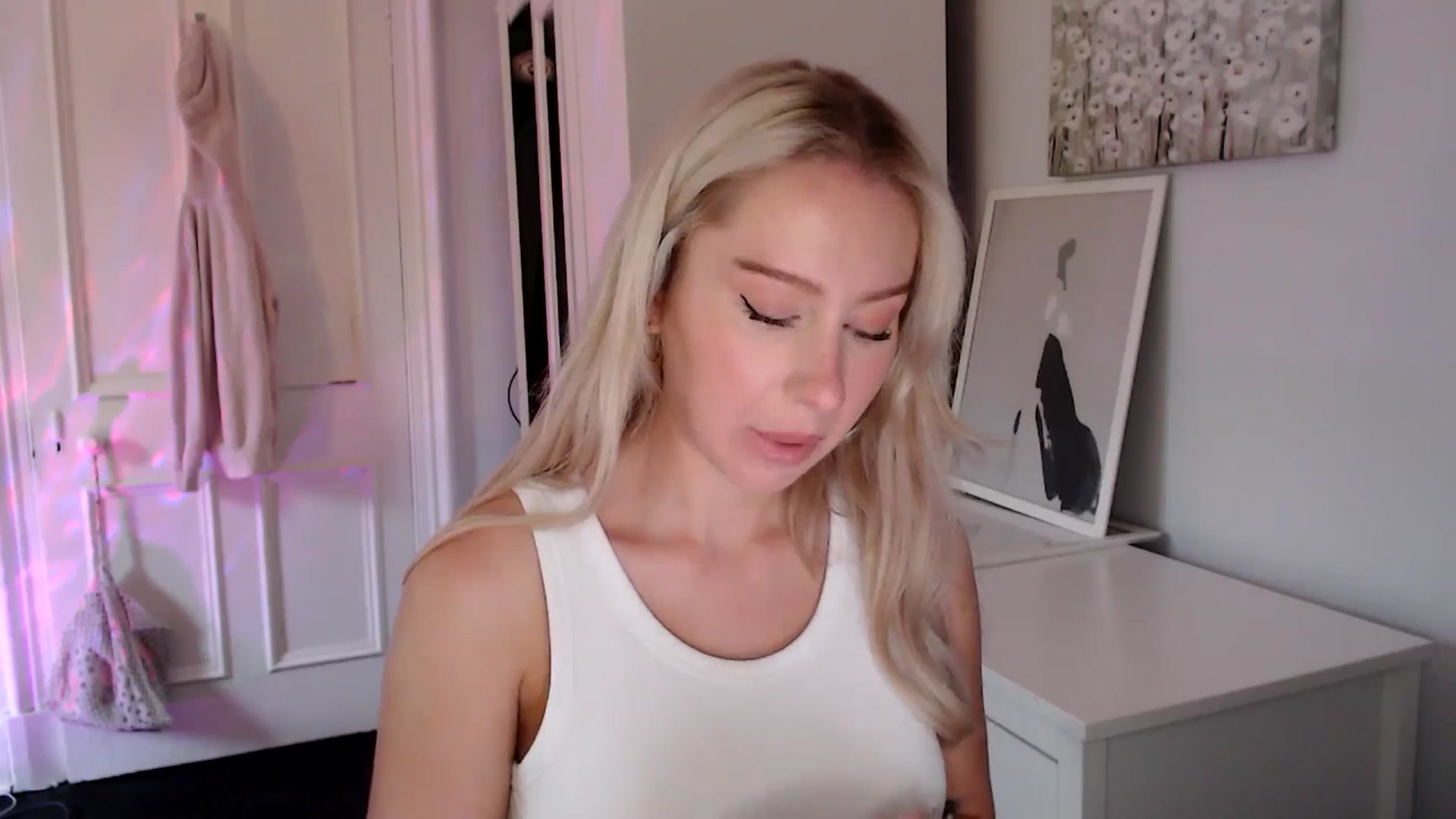 Gallery image thumbnail from British_Cutie's myfreecams stream on, 05/31/2025, 18:20 image 17 of 20