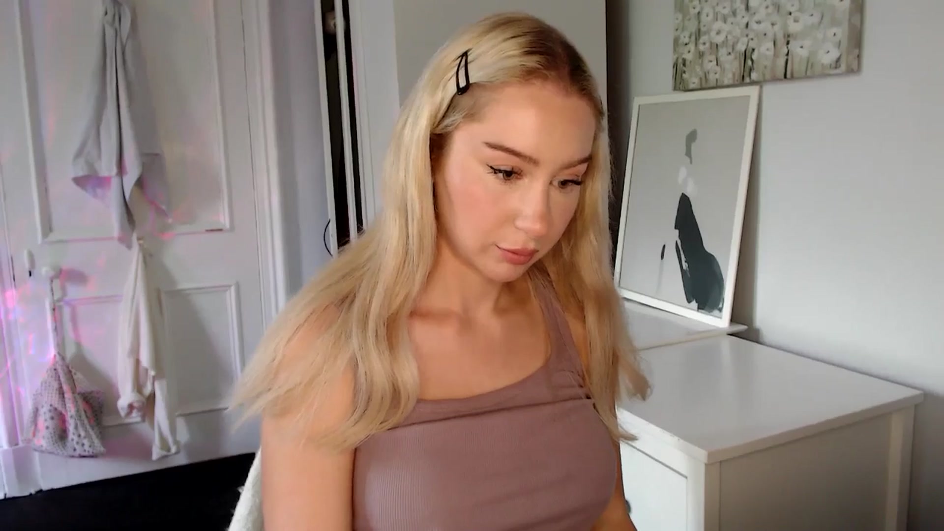 Gallery image thumbnail from British_Cutie's myfreecams stream on, 06/02/2025, 17:37 image 7 of 20