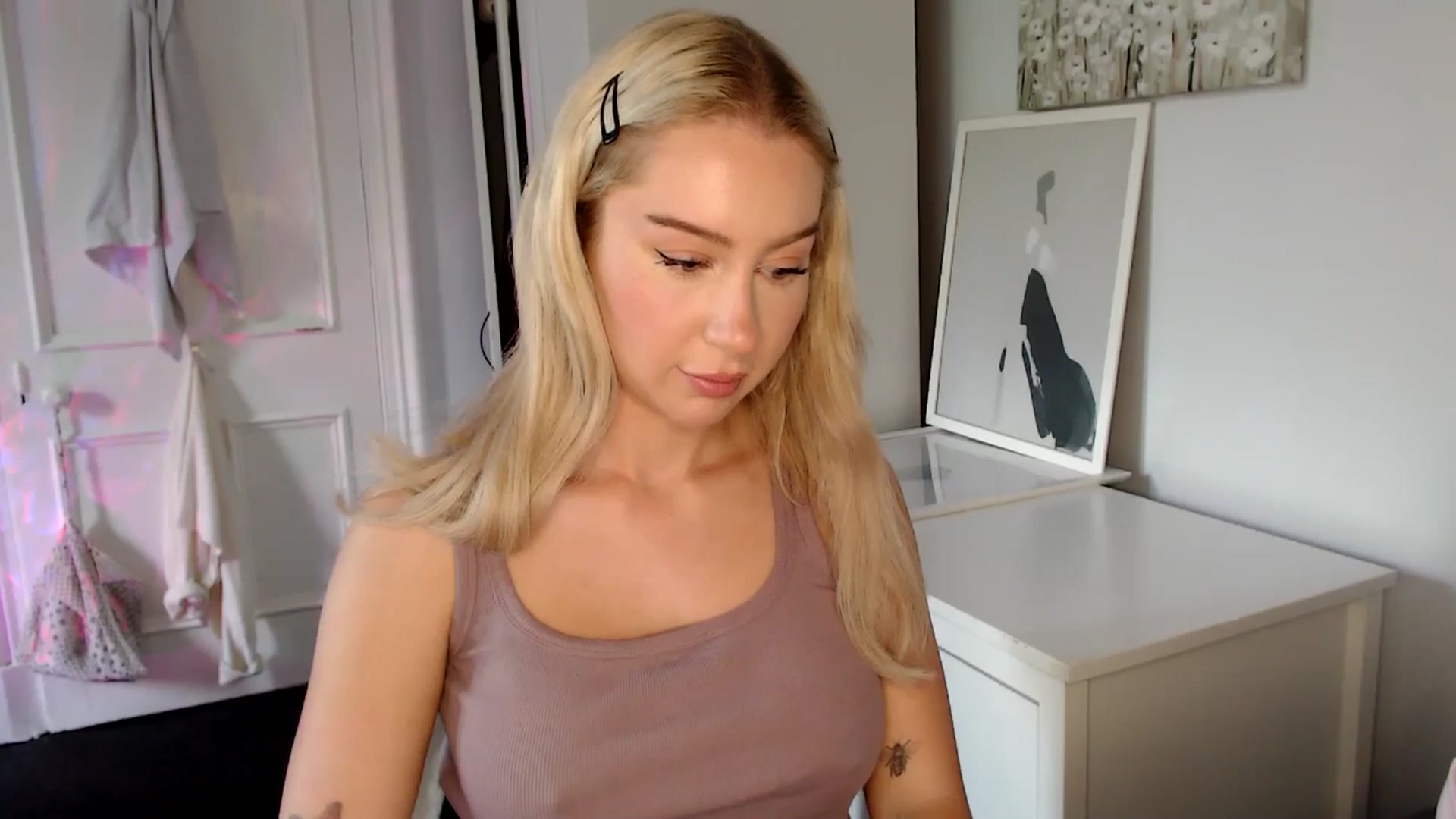 Gallery image thumbnail from British_Cutie's myfreecams stream on, 06/02/2025, 17:37 image 10 of 20