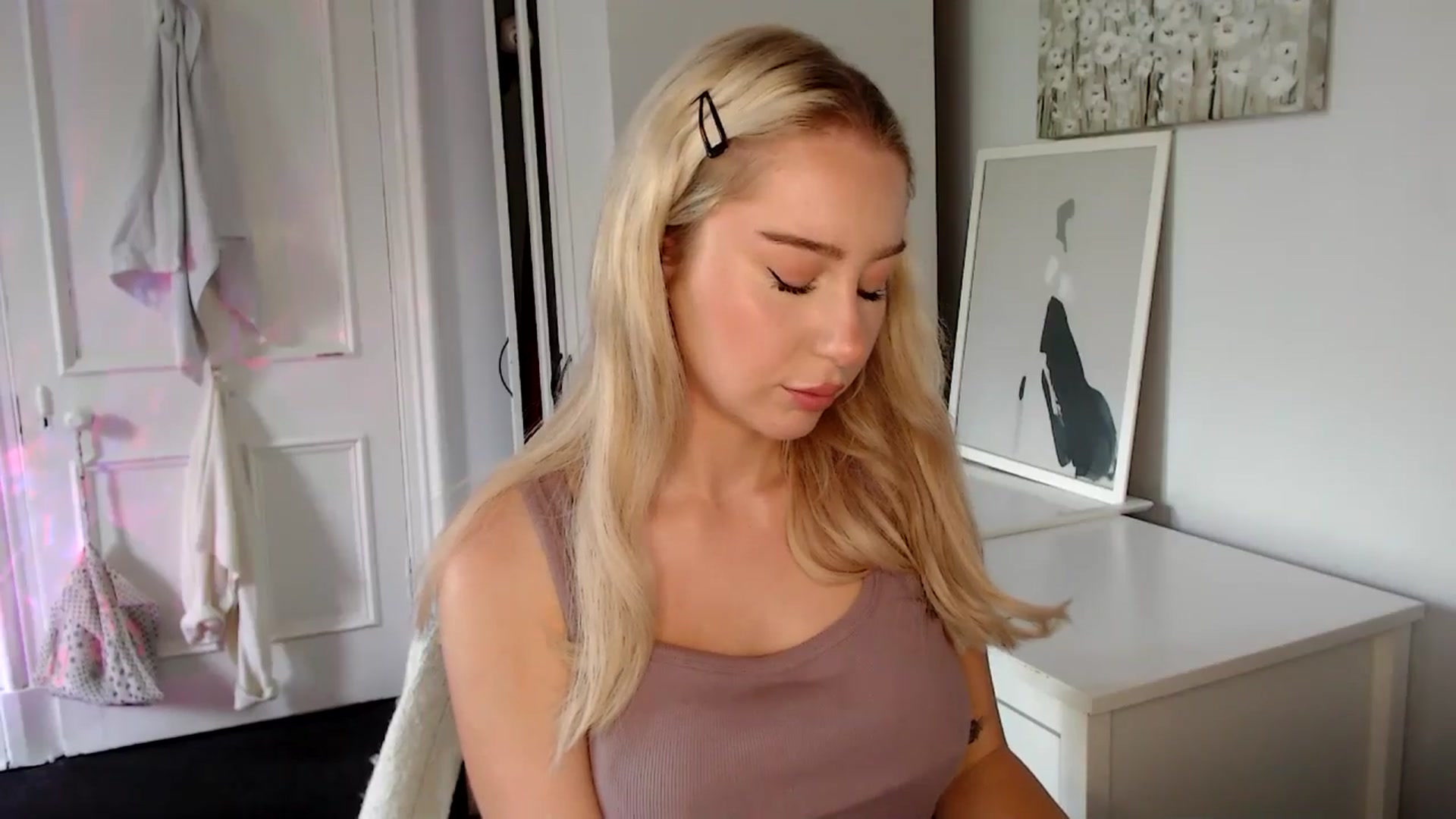 Gallery image thumbnail from British_Cutie's myfreecams stream on, 06/02/2025, 17:37 image 3 of 20