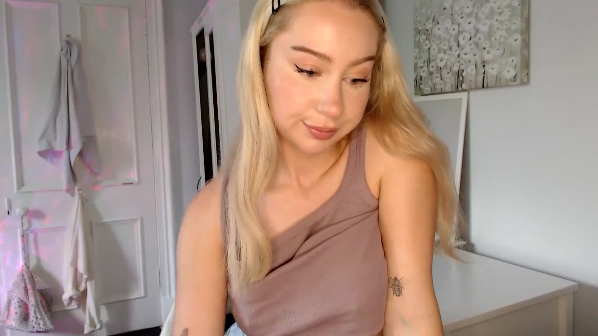 Gallery image thumbnail from British_Cutie's myfreecams stream on, 06/02/2025, 17:37 image 9 of 20